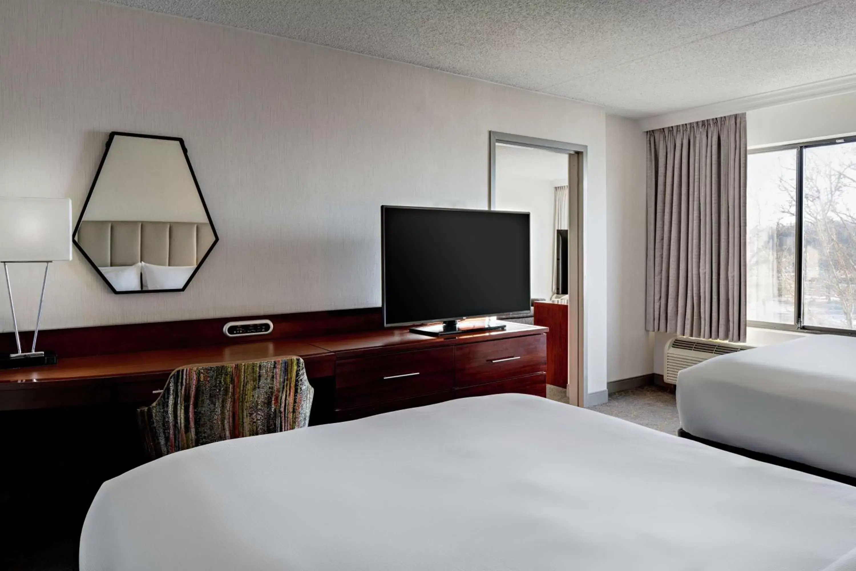 Bedroom, Bed in DoubleTree by Hilton Fairfield Hotel & Suites
