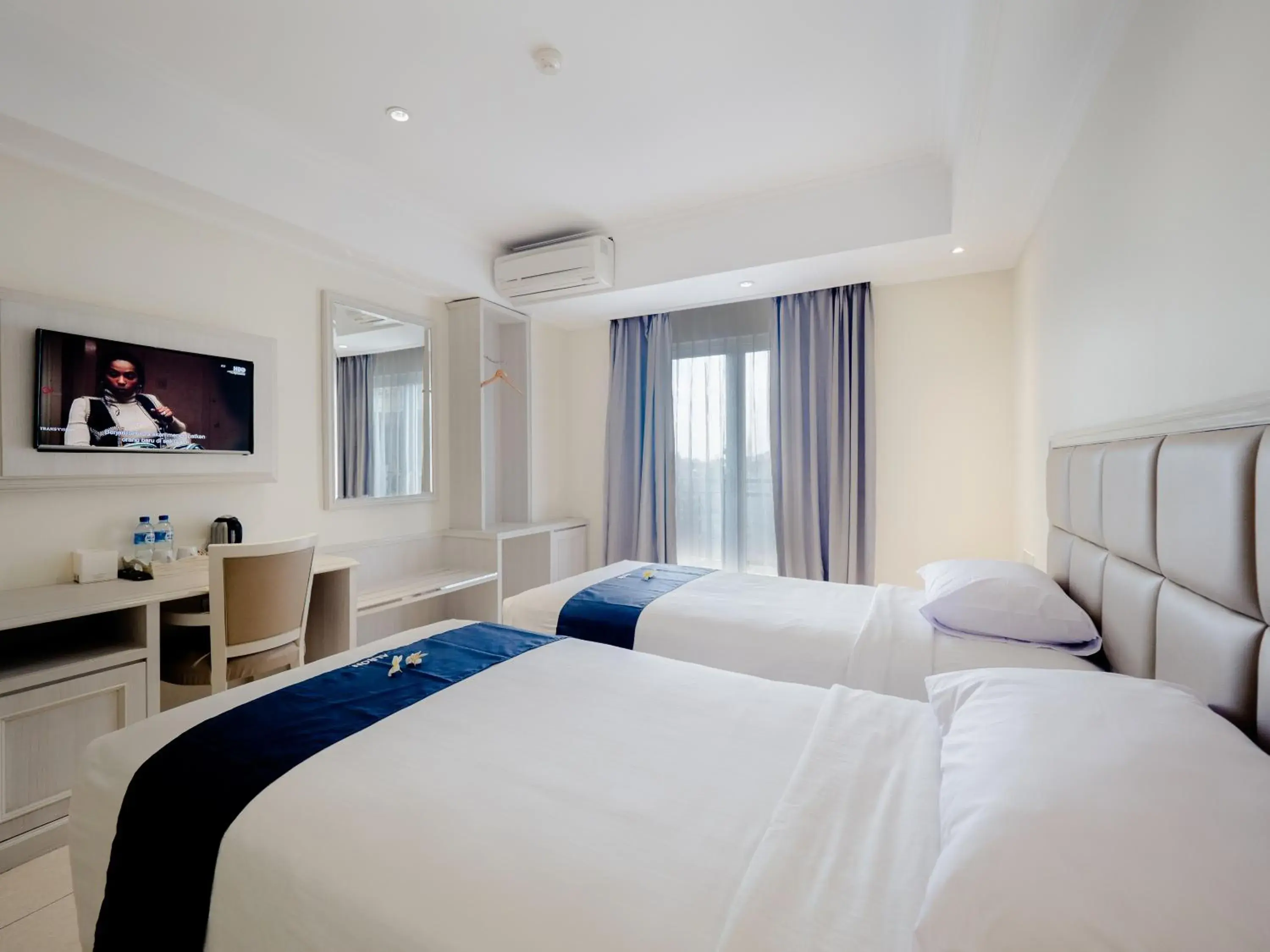 Bed in Alron Hotel Kuta Powered by Archipelago