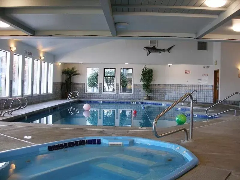 Spa and wellness centre/facilities, Swimming Pool in Edgewater Inn and Suites
