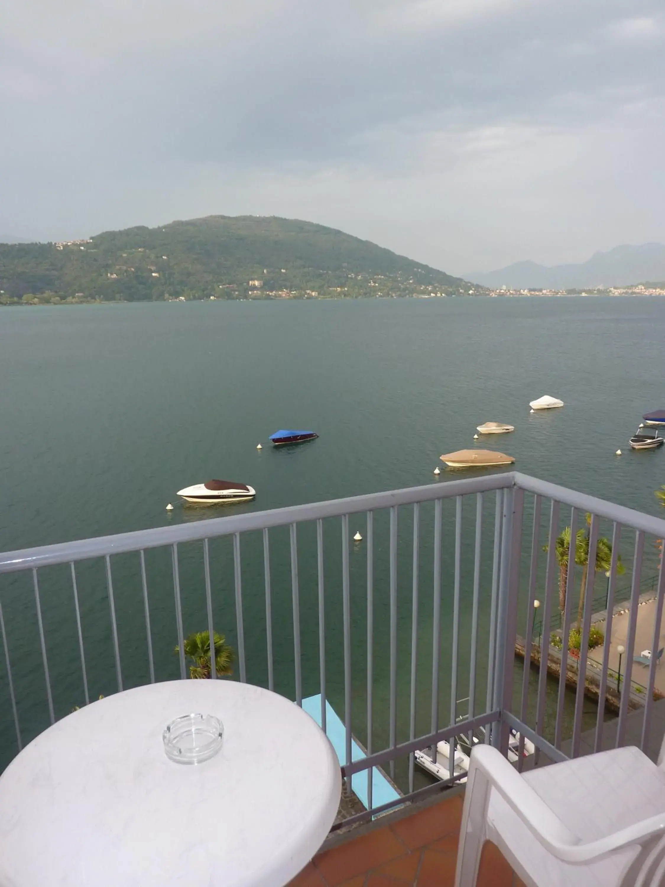 Superior Double or Twin Room with Lake View in Hotel Carillon