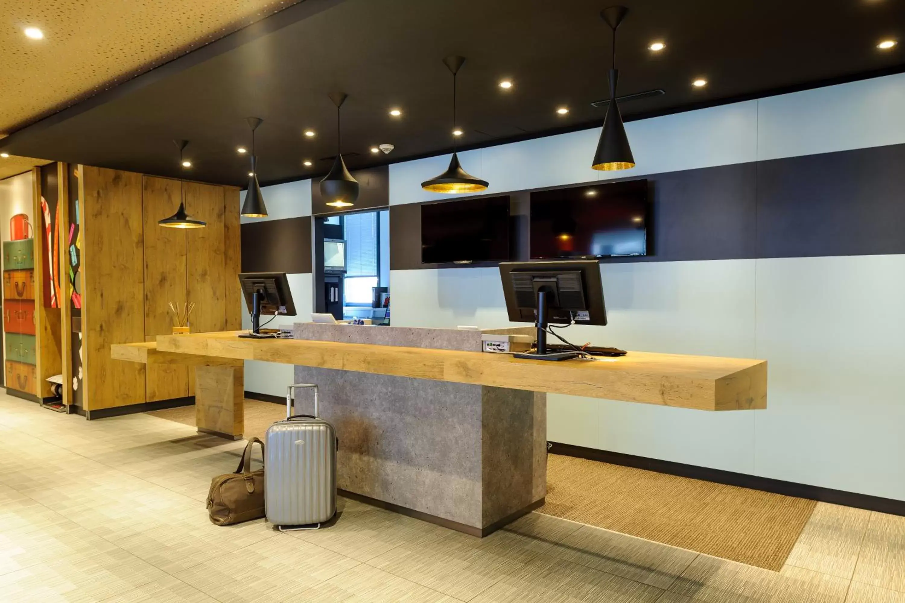 Lobby or reception, TV/Entertainment Center in ibis Innsbruck