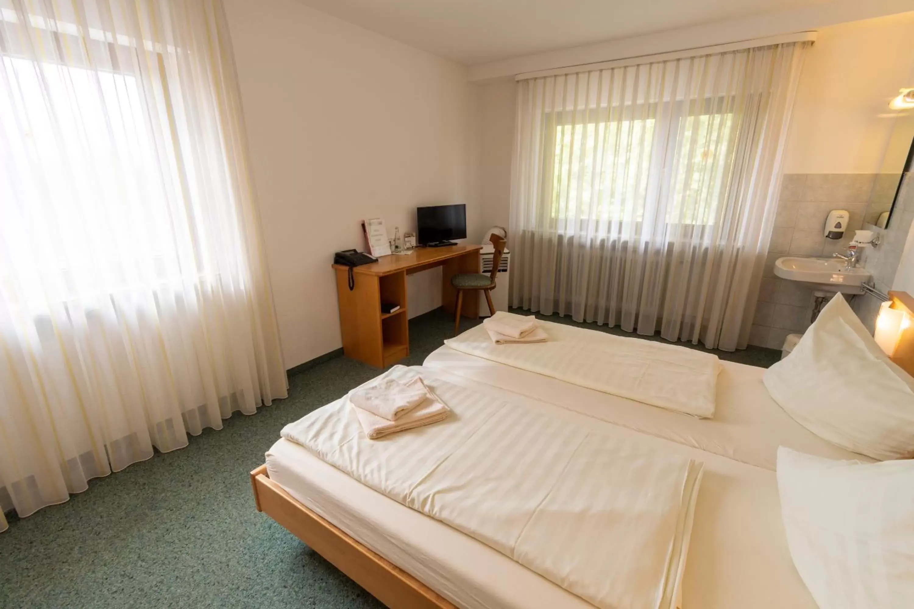 Photo of the whole room, Bed in Hotel Landgasthof Ratz