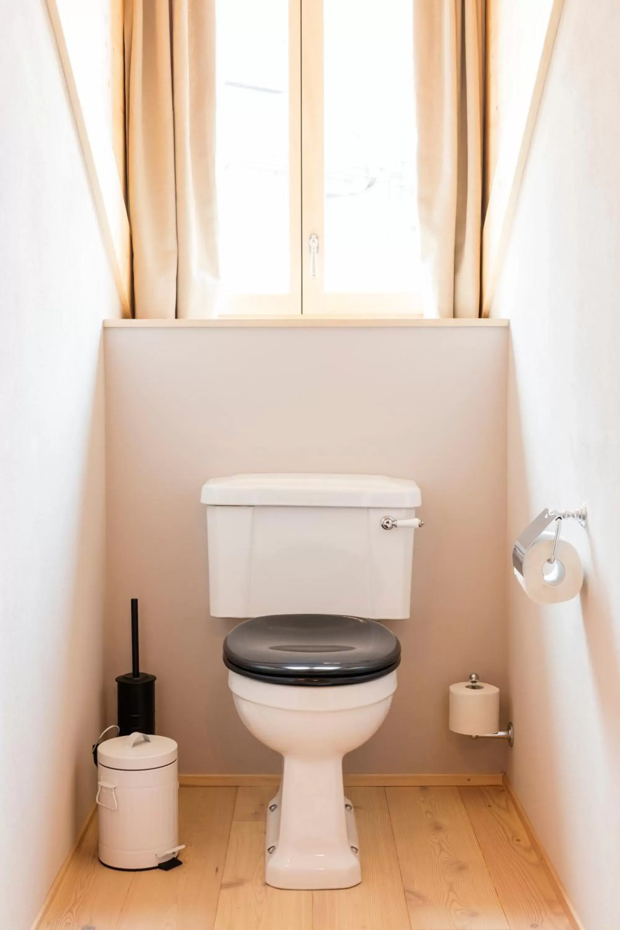 Toilet, Bathroom in Hotel De Londres