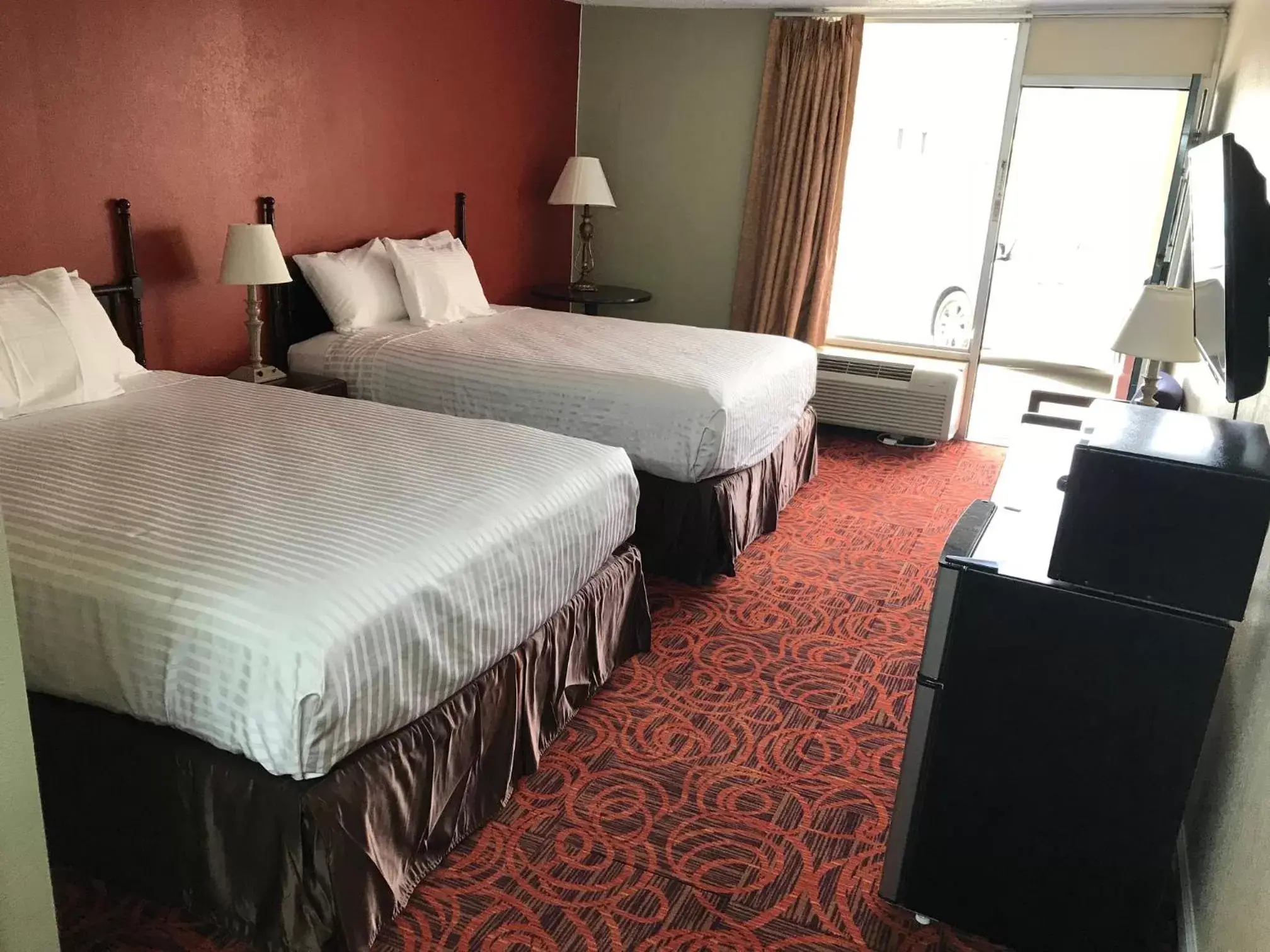 Bed in Americas Best Value Inn & Suites-Dalton, GA - I-75, Exit- 328