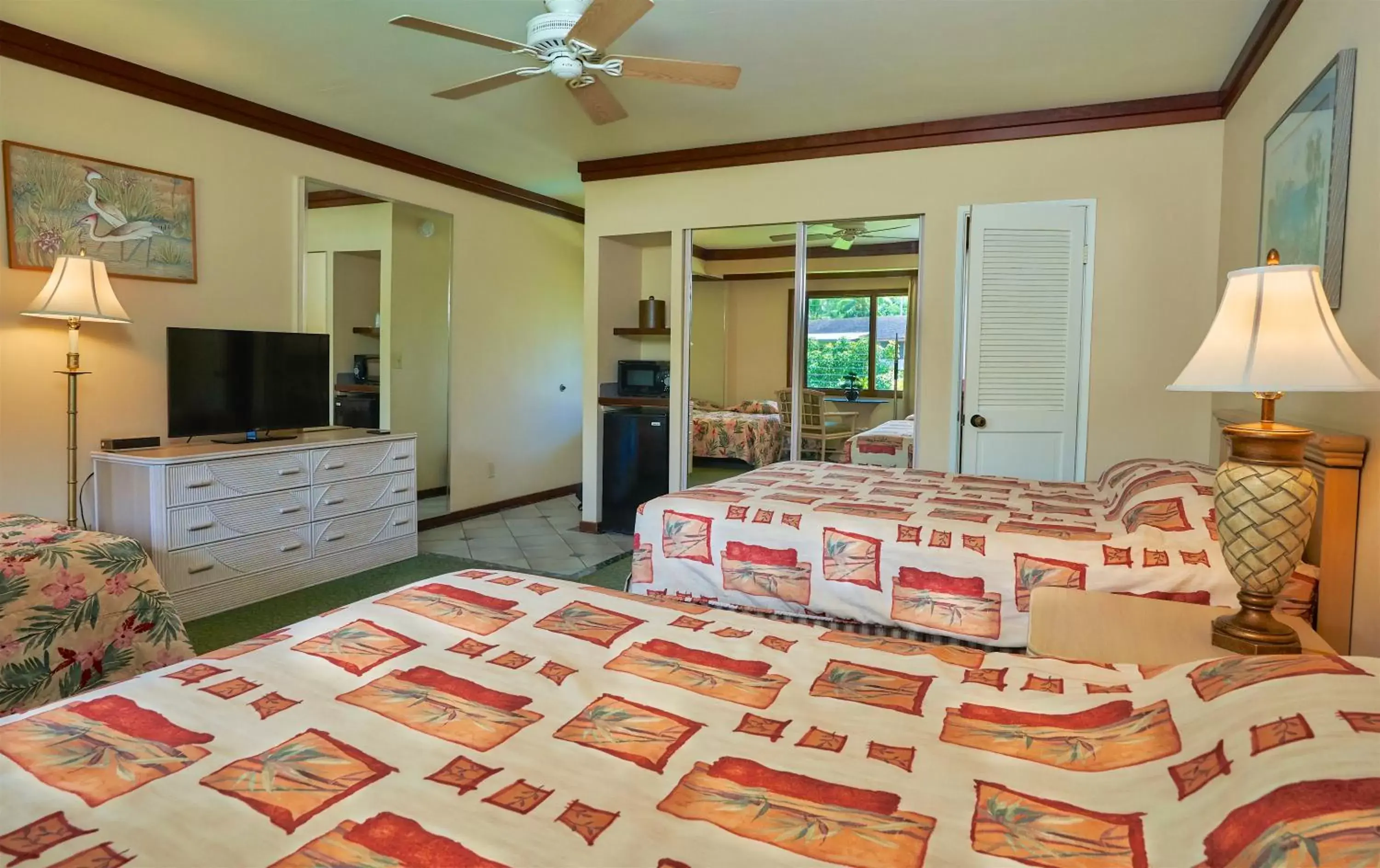 Kitchen or kitchenette in The Kauai Inn Kitchen or kitchenette in The Kauai Inn