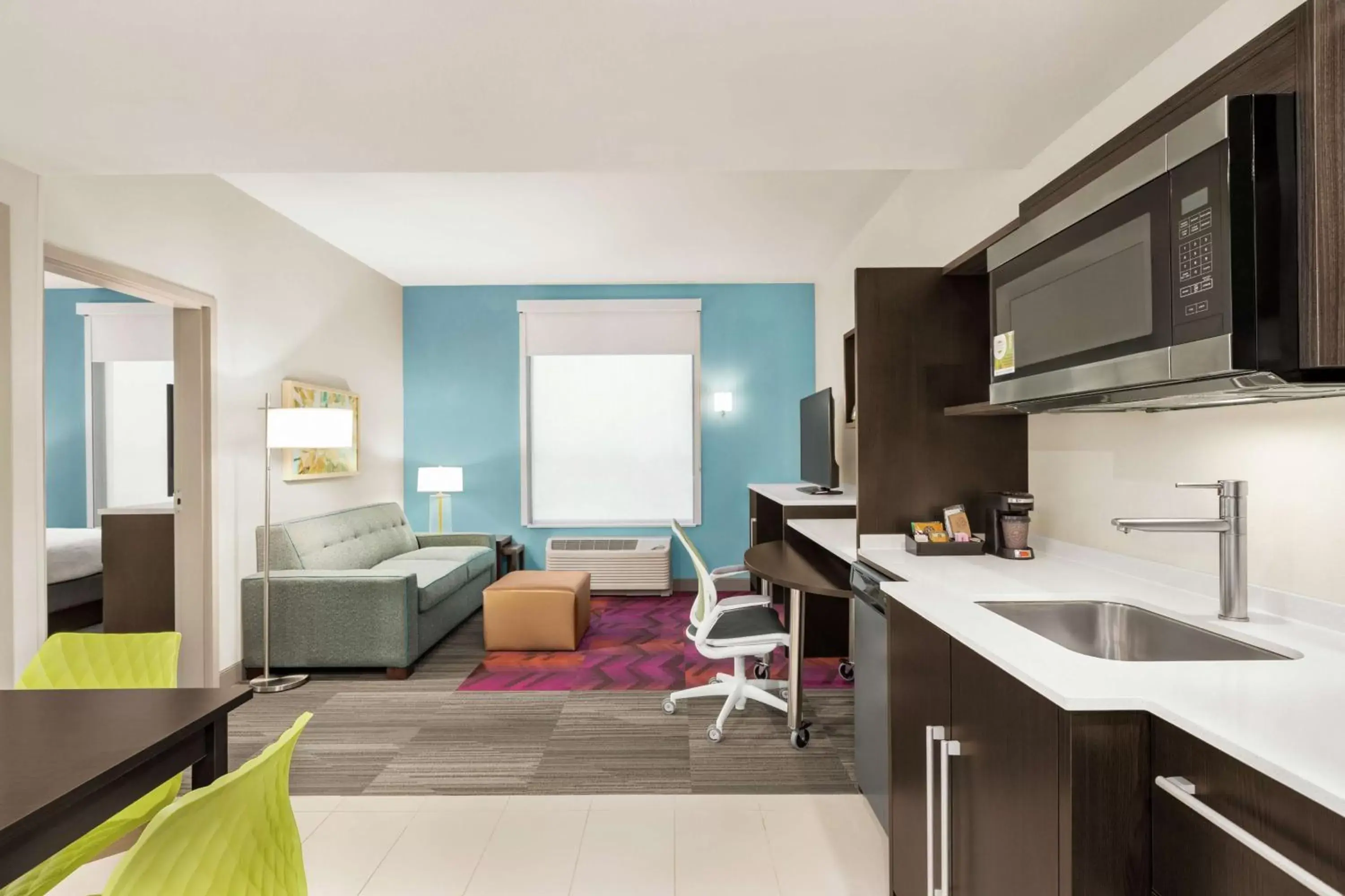 Bedroom, Kitchen/Kitchenette in Home2 Suites By Hilton Ridley Park Philadelphia Airport So