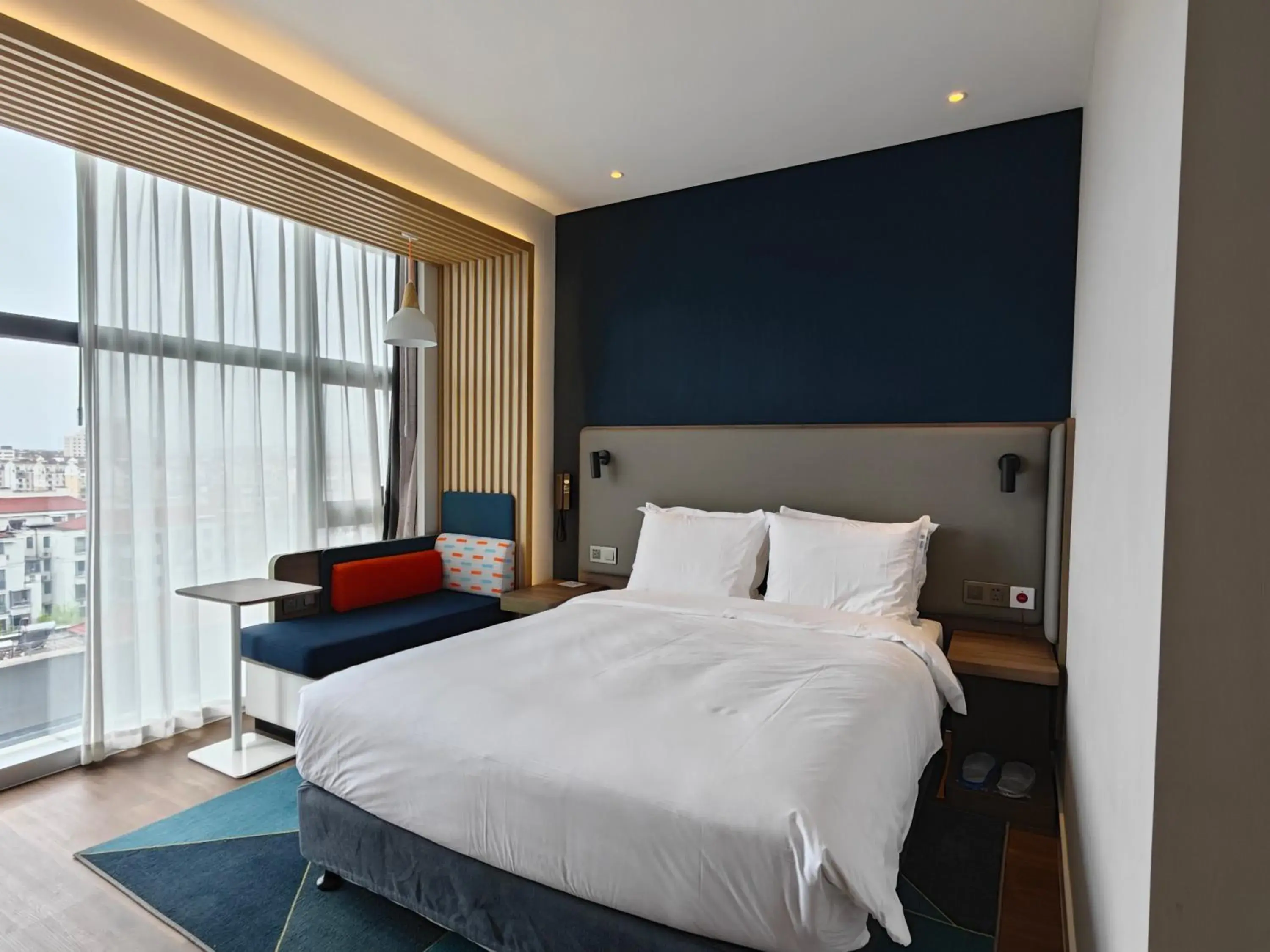 Bed in Holiday Inn Express Shanghai Qingpu New City, an IHG Hotel