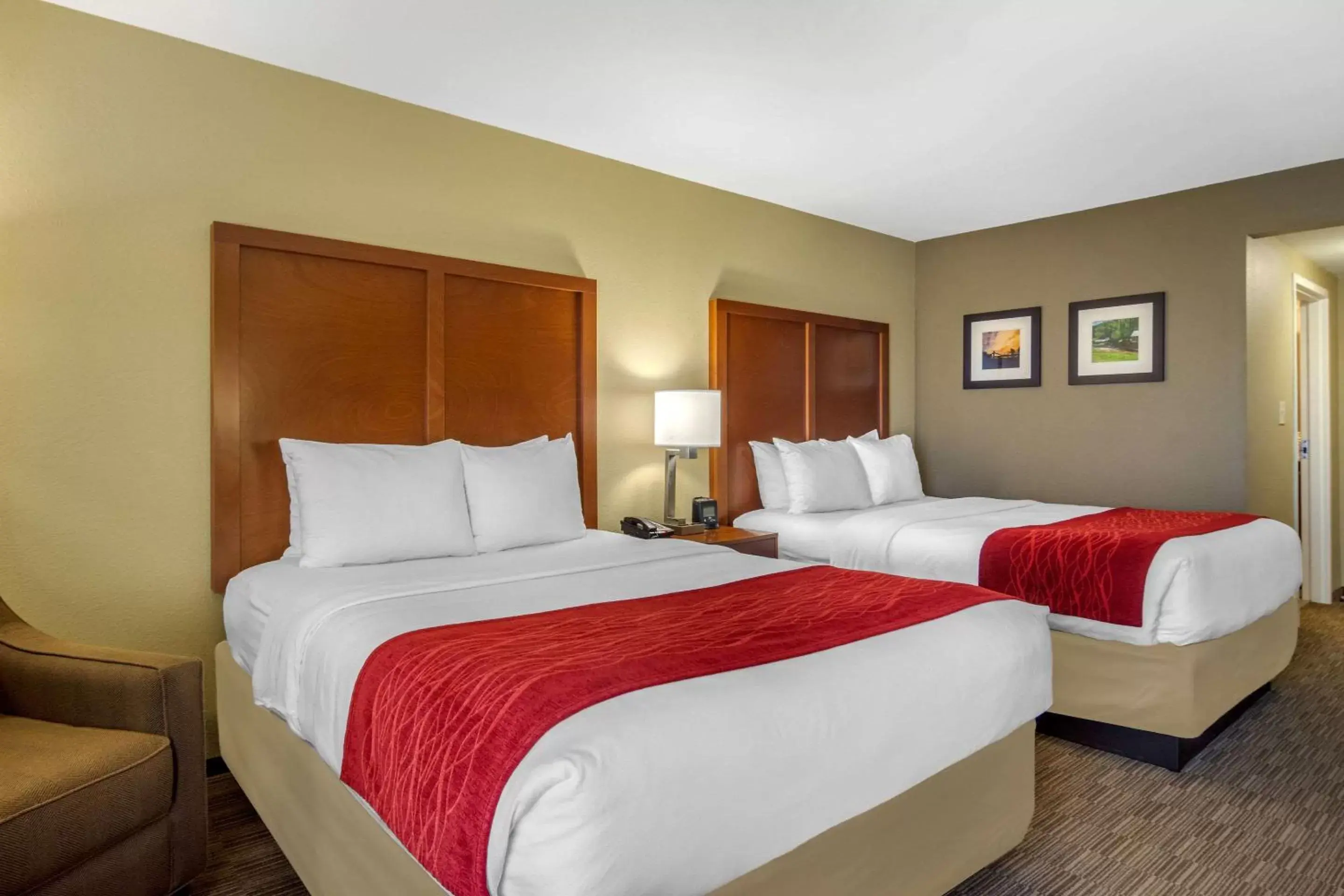 Photo of the whole room, Bed in Comfort Inn & Suites LaGrange