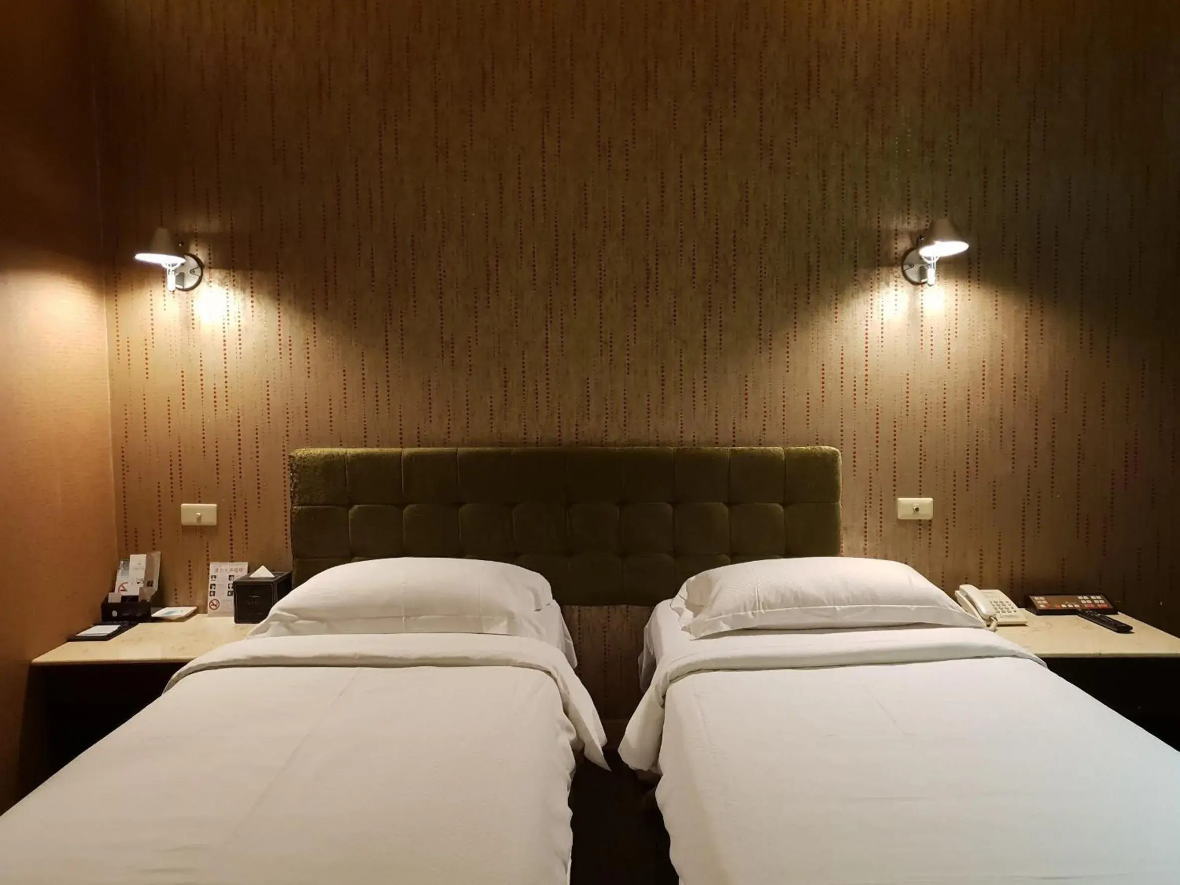 Bed in The Riverside Hotel & Motel