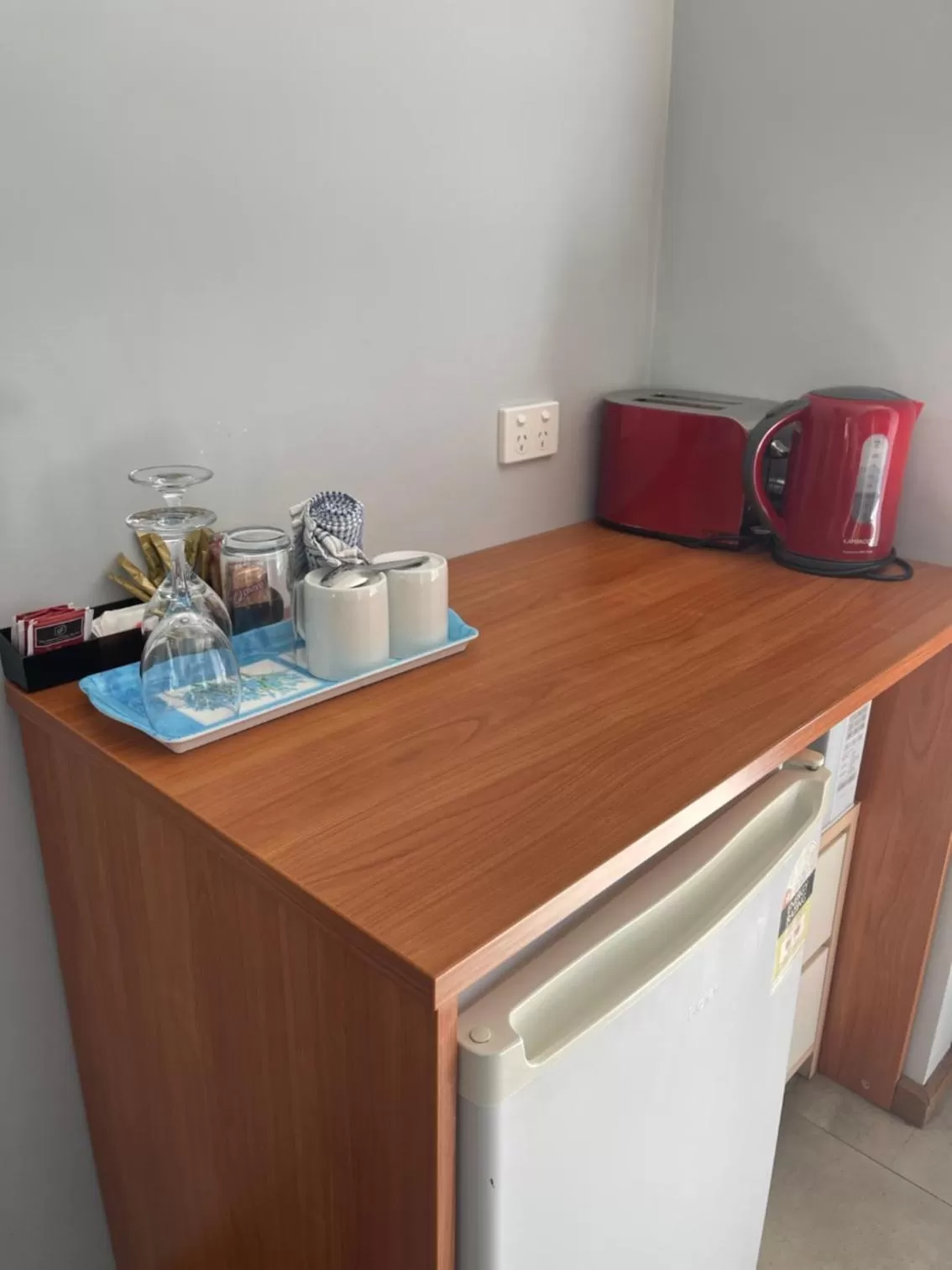 Coffee/tea facilities in Town & Country Motor Inn