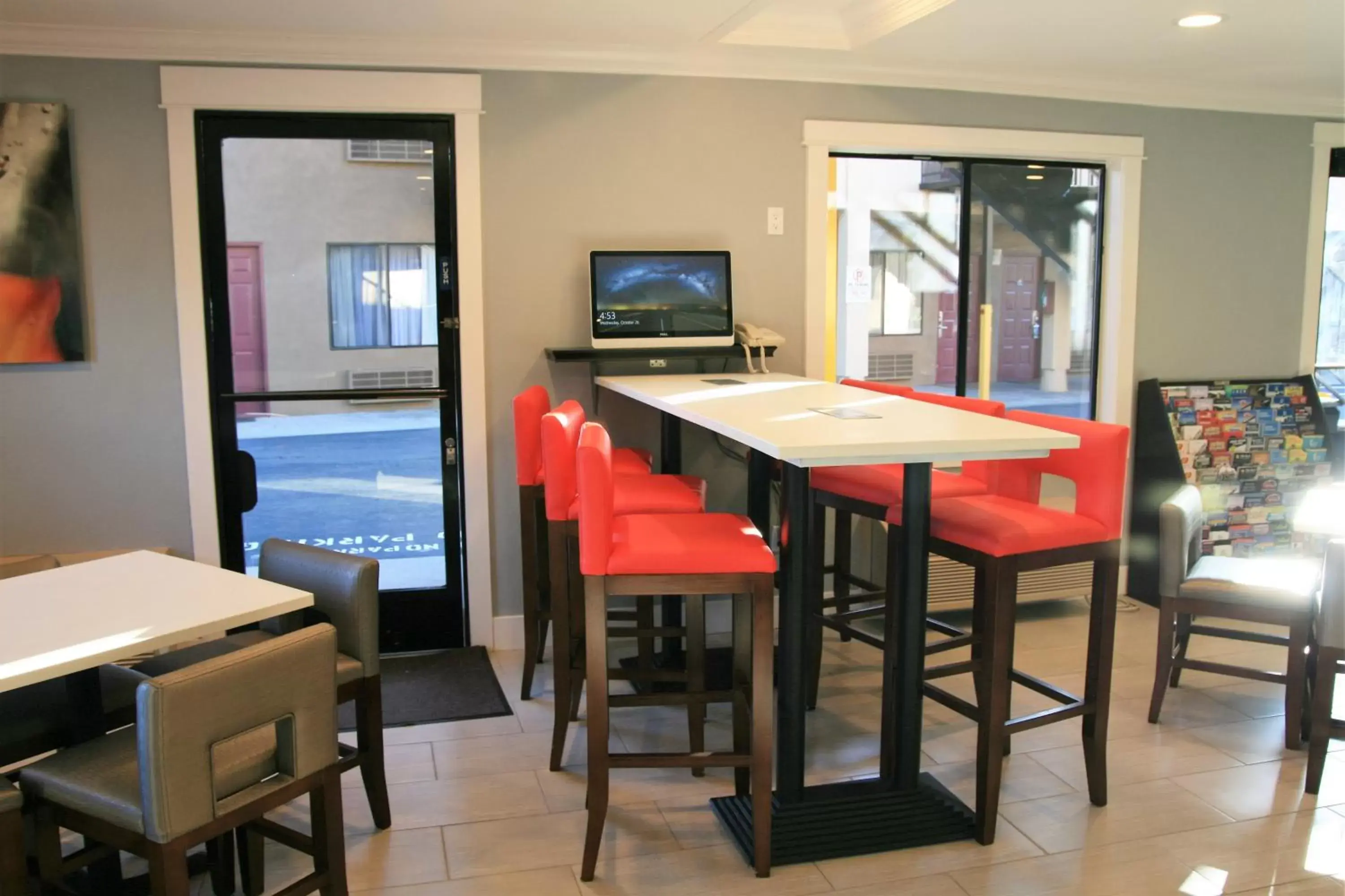 Lobby or reception in Days Inn by Wyndham Pinole Berkeley Lobby or reception in Days Inn by Wyndham Pinole Berkeley