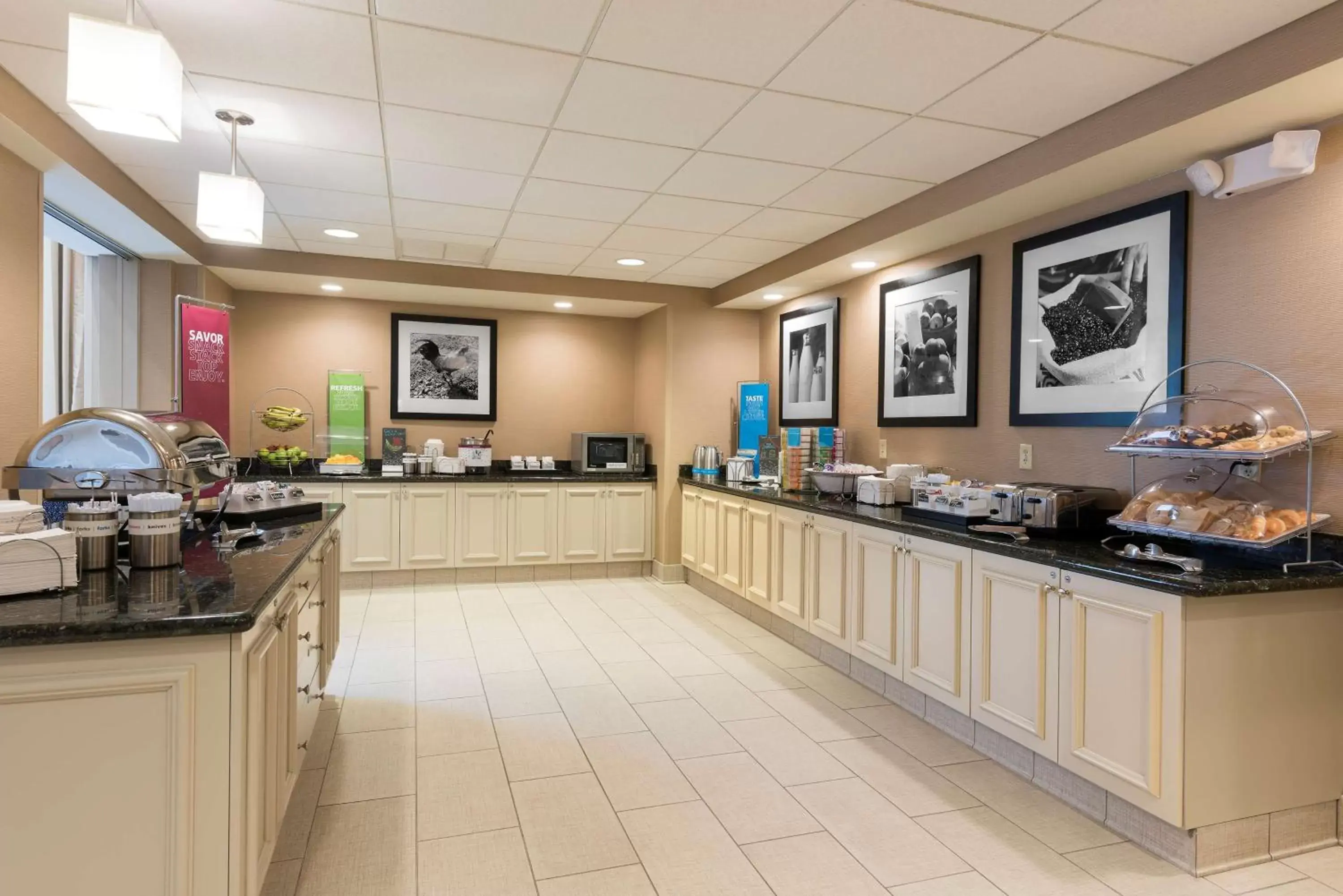 Dining area, Restaurant/Places to Eat in Hampton Inn & Suites Hartford-Manchester