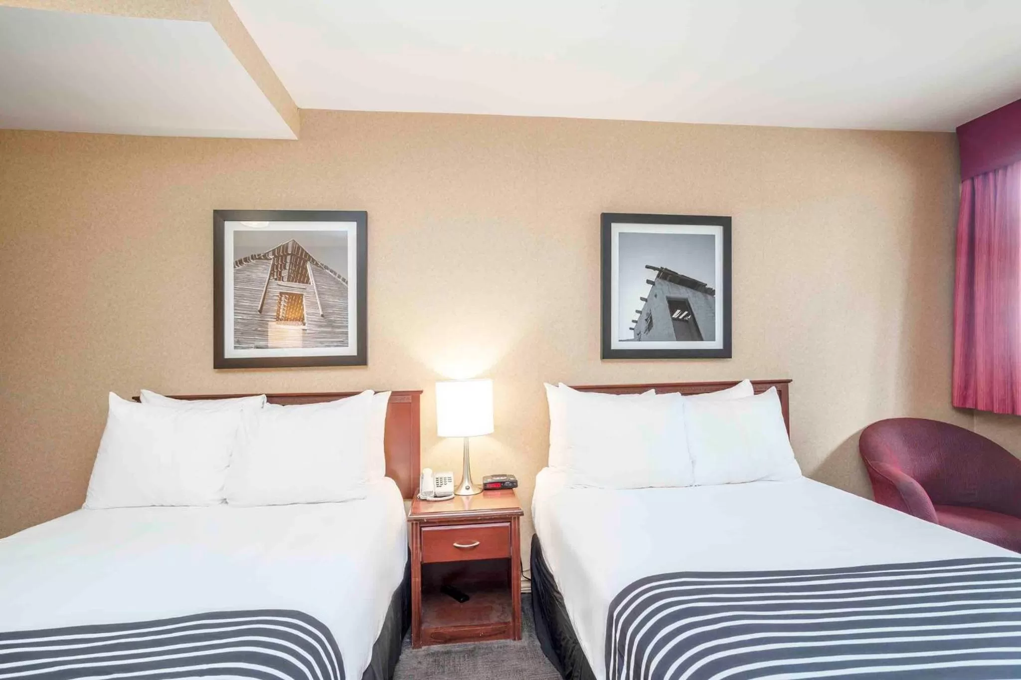 Photo of the whole room, Bed in Sandman Inn Princeton