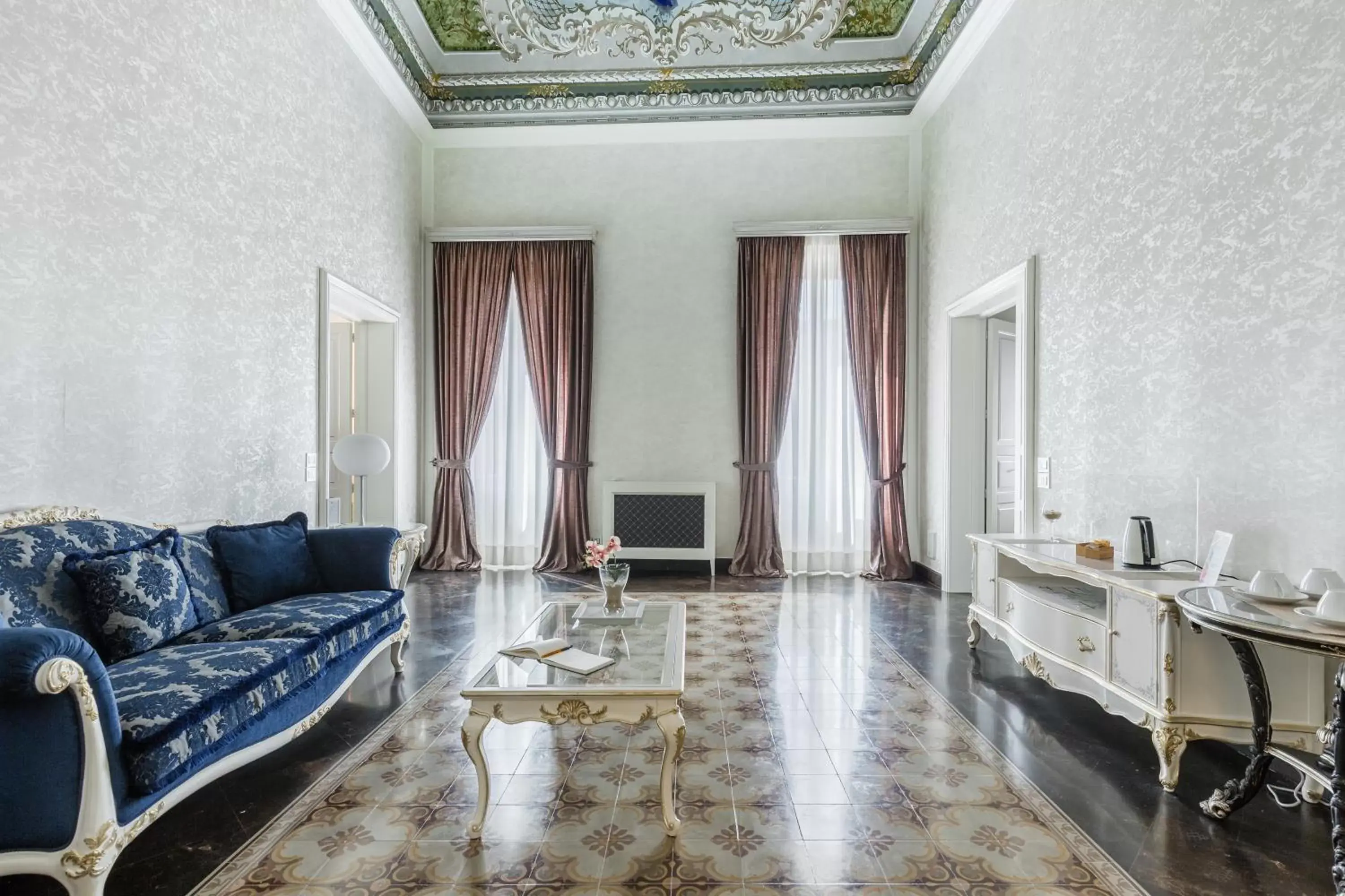 Communal lounge/ TV room, Seating Area in Palazzo Favacchio - Patanè