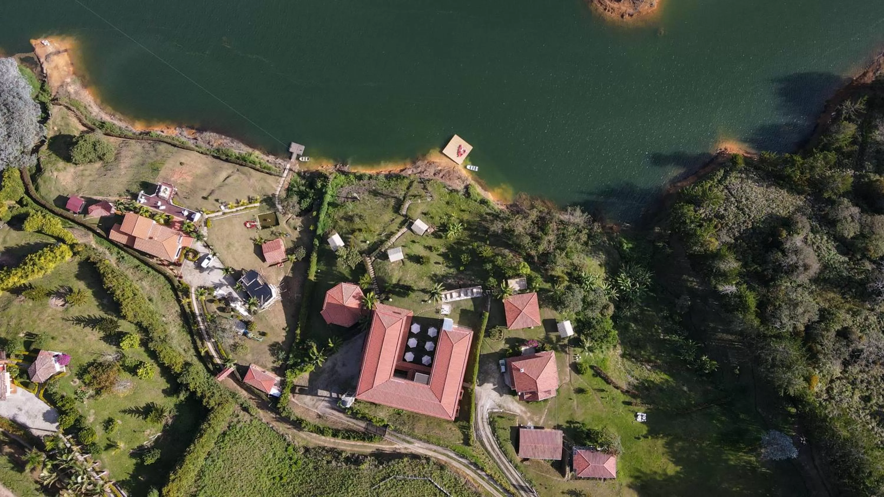 Property building in Soy Local Guatape Campestre
