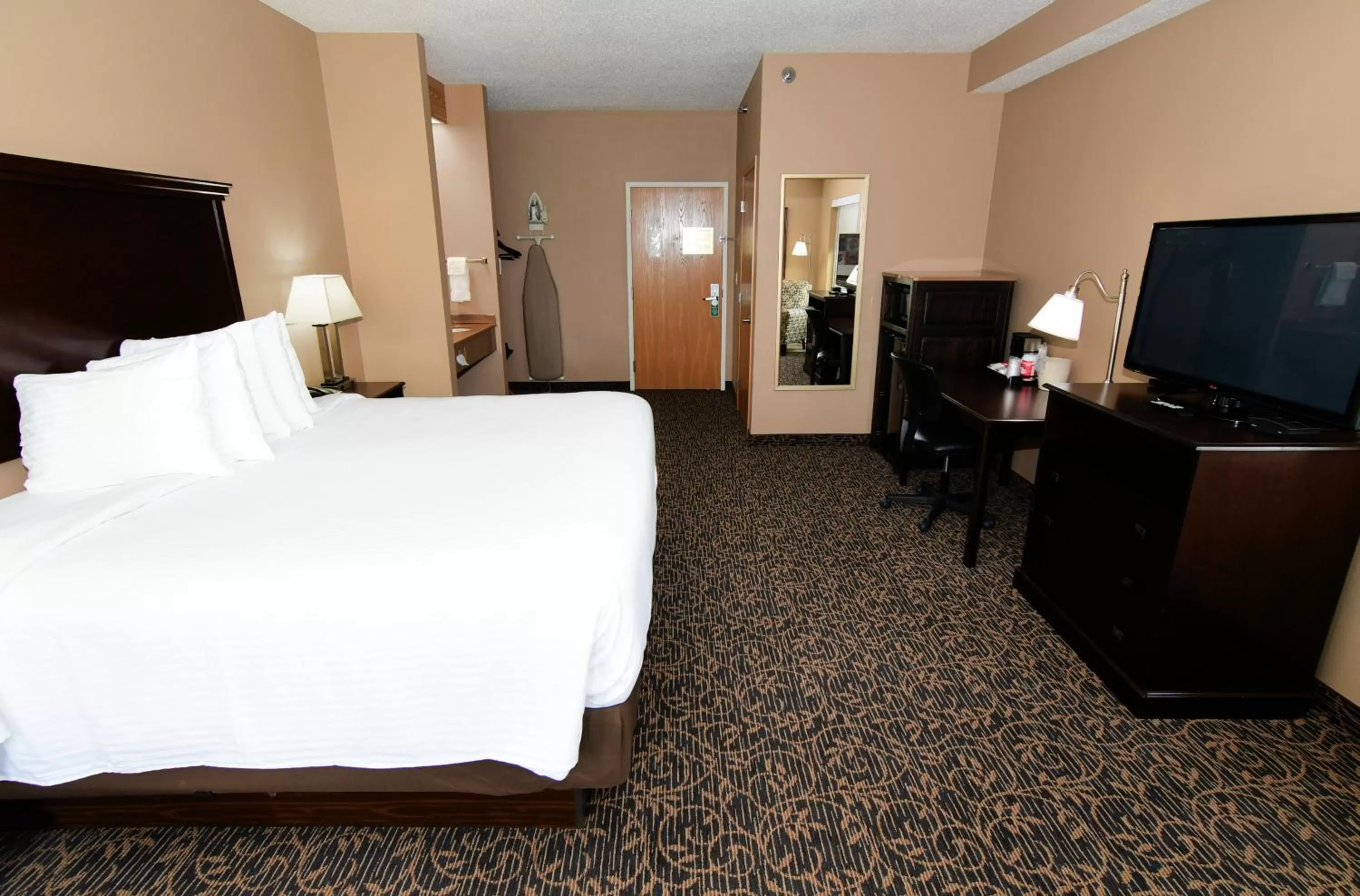 Bed in Cobblestone Inn & Suites - Denison | Majestic Hills