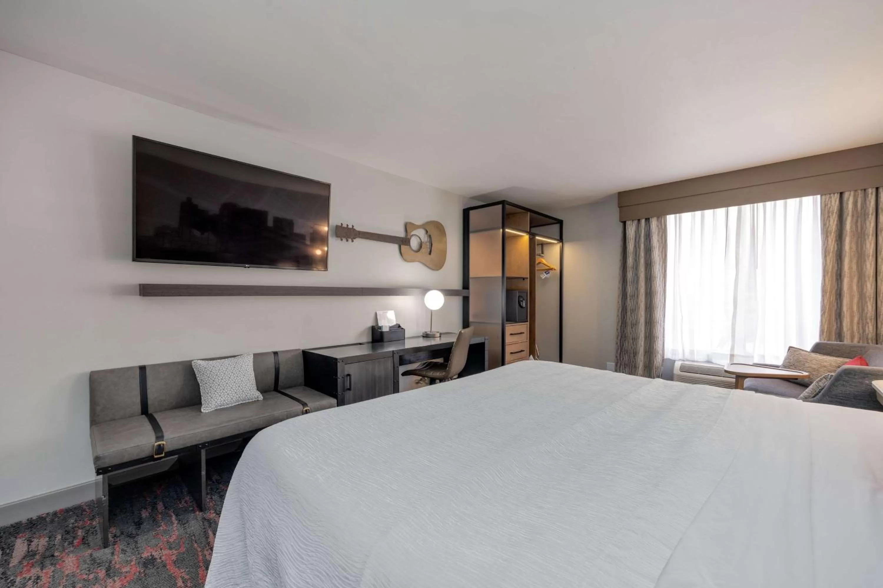 King Room with Sofa Bed - Disability Access/Non-Smoking in Best Western Downtown PLUS Music Row