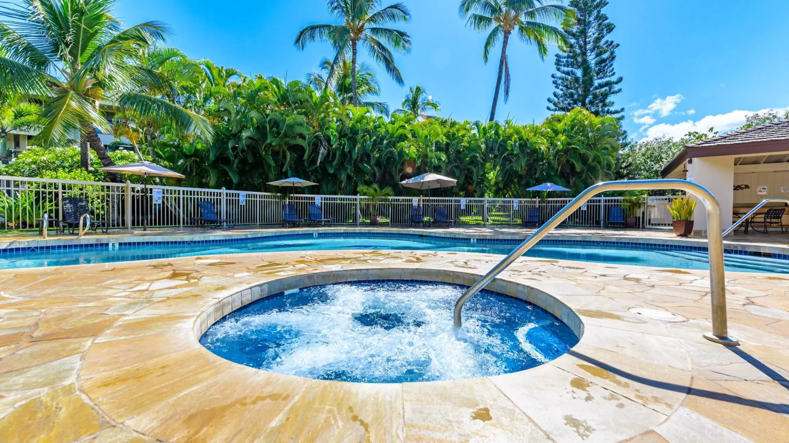 Swimming Pool in Castle Maui Banyan