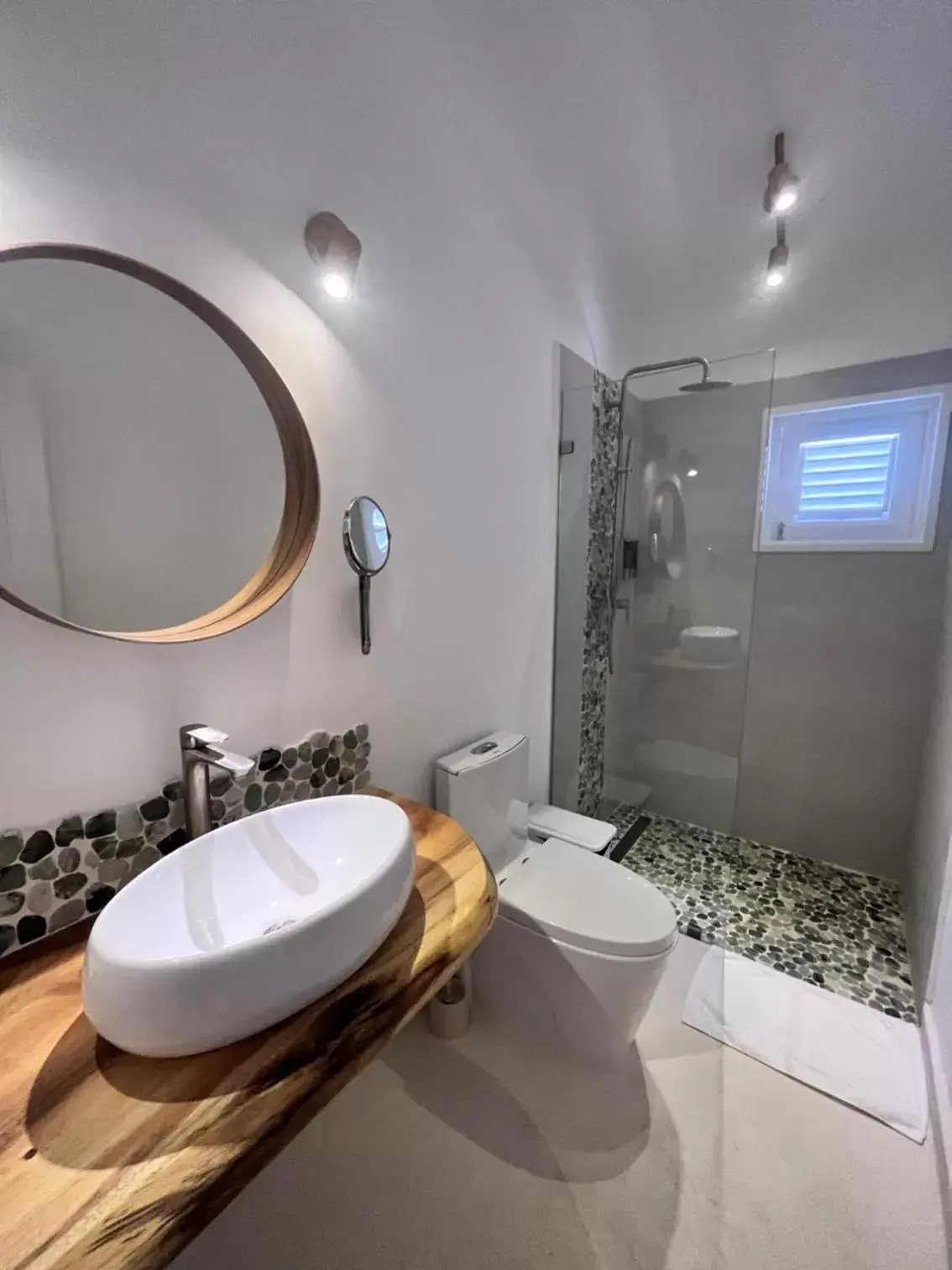 Shower, Bathroom in Hotel Casa Coson