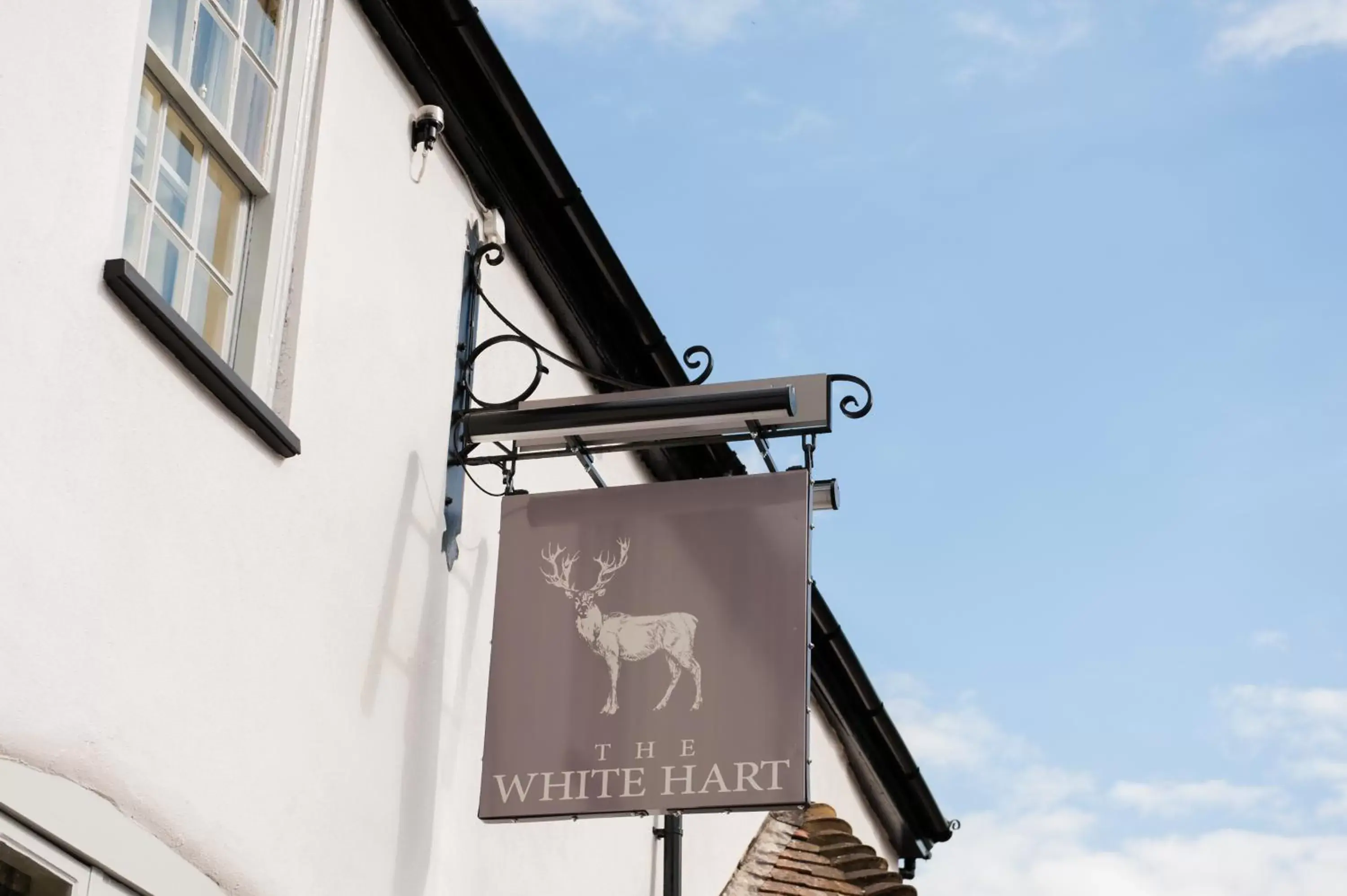 Property building in The White Hart, Overton