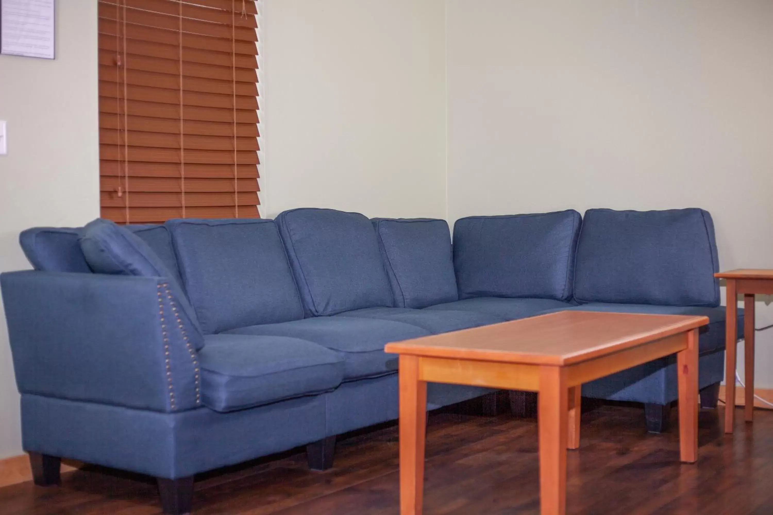 Living room in Crooked River Ranch Cabins Living room in Crooked River Ranch Cabins