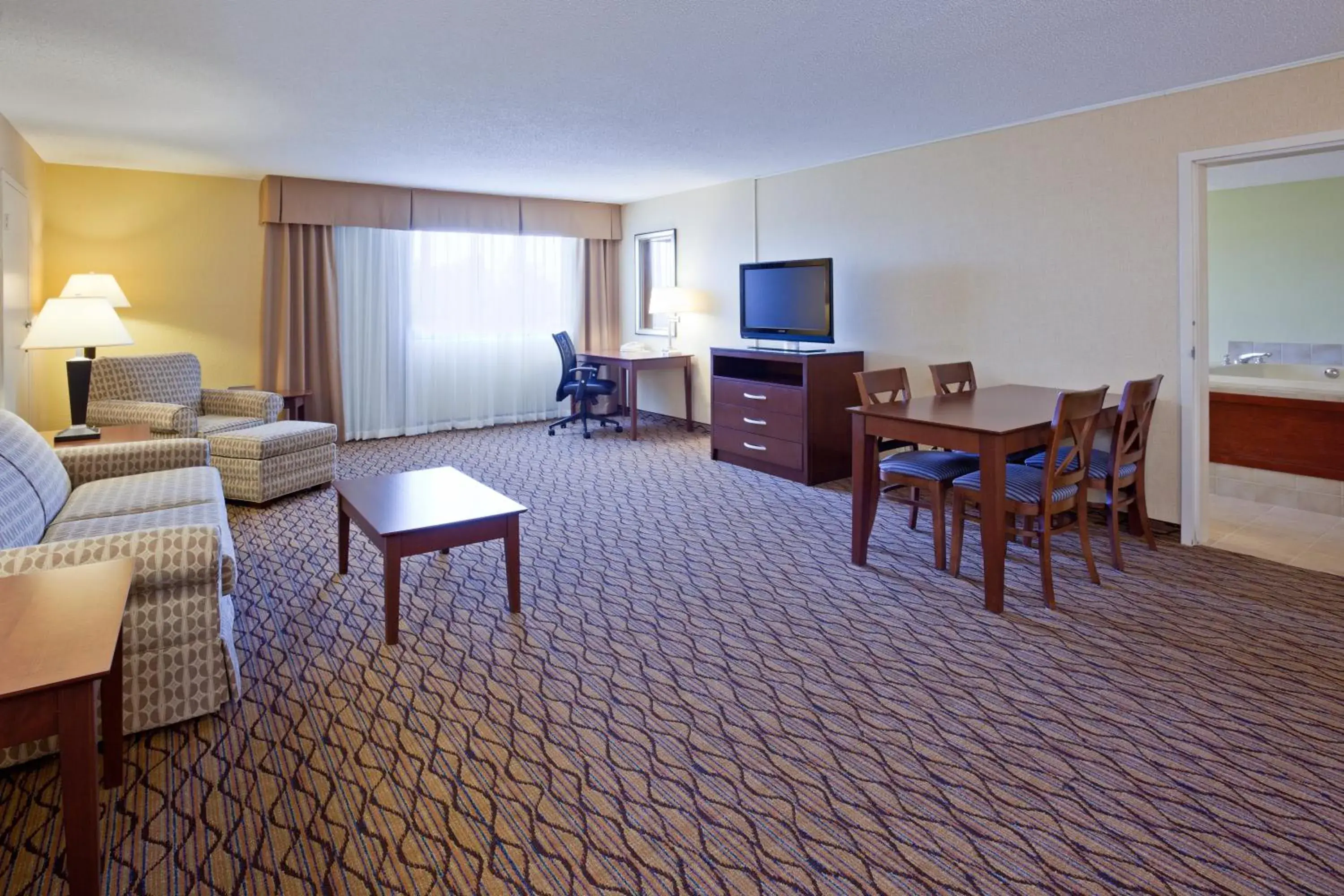 Photo of the whole room, TV/Entertainment Center in Holiday Inn Bloomington Airport South- Mall Area