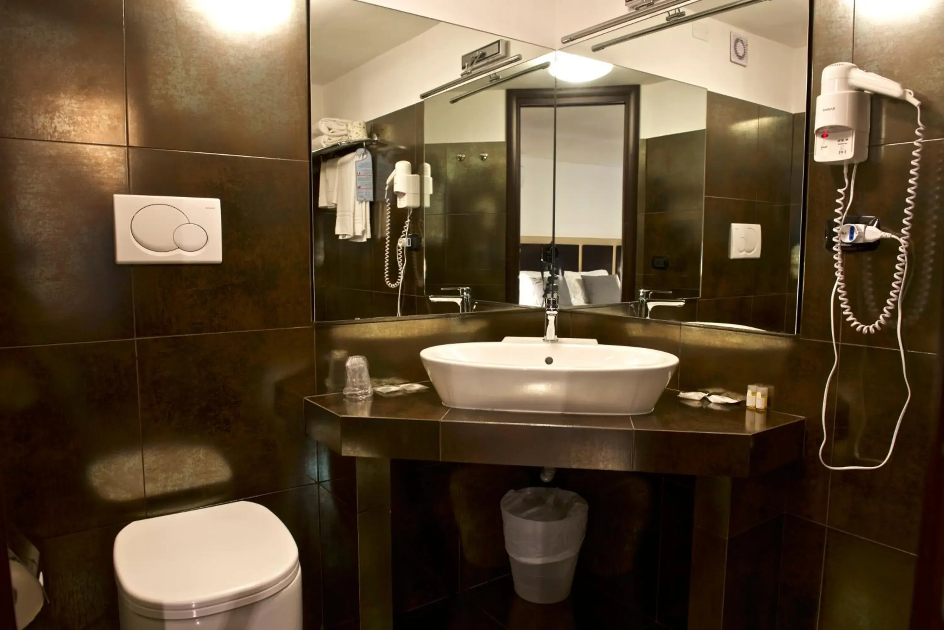 Photo of the whole room, Bathroom in Hotel Ristorante Centosedici