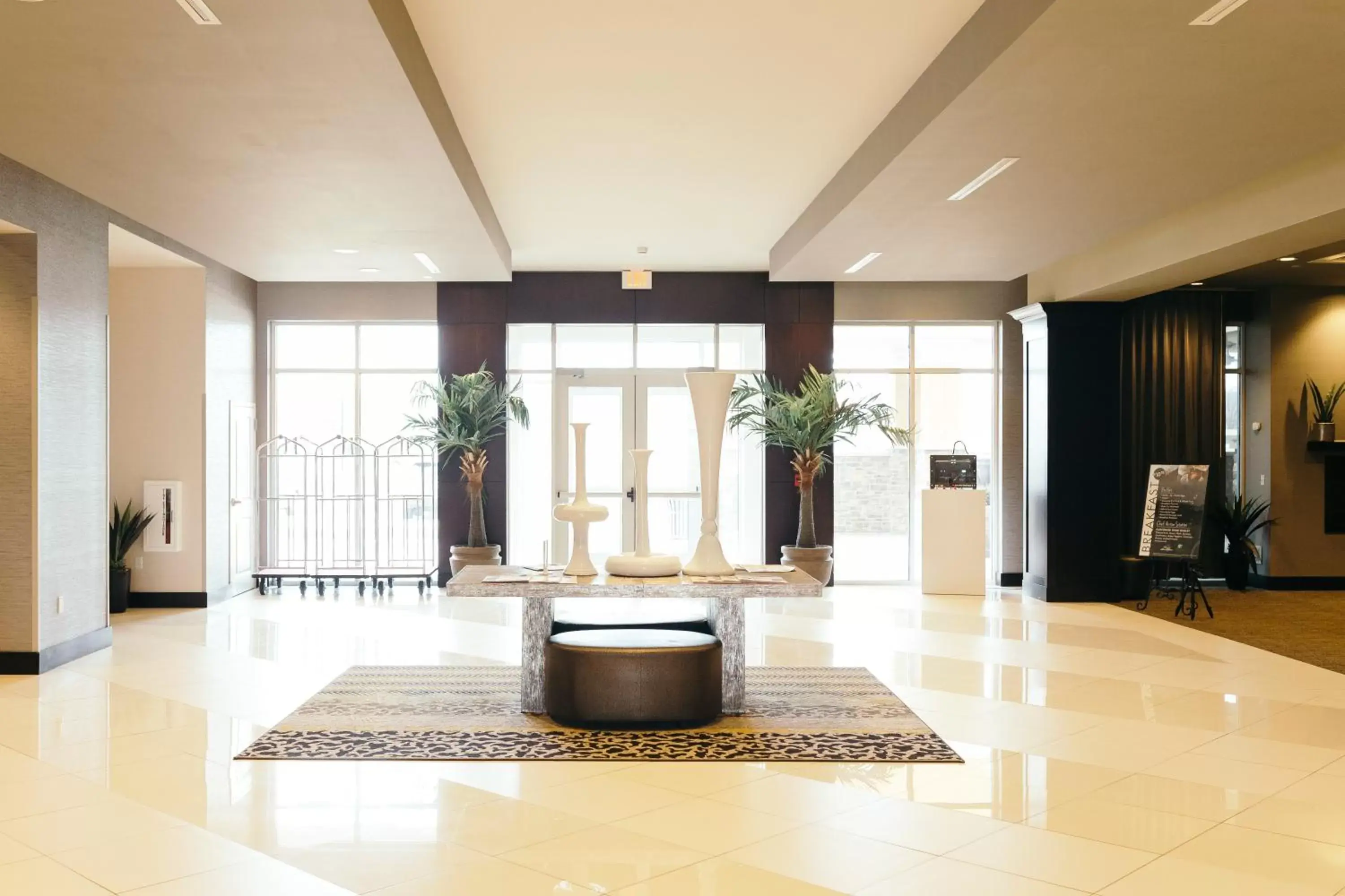 Lobby or reception, Lobby/Reception in Holiday Inn and Suites East Peoria, an IHG Hotel