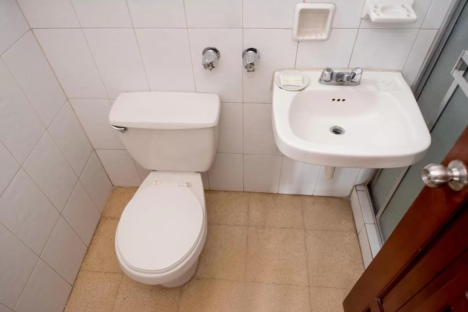 Bathroom in Hotel Acapulco