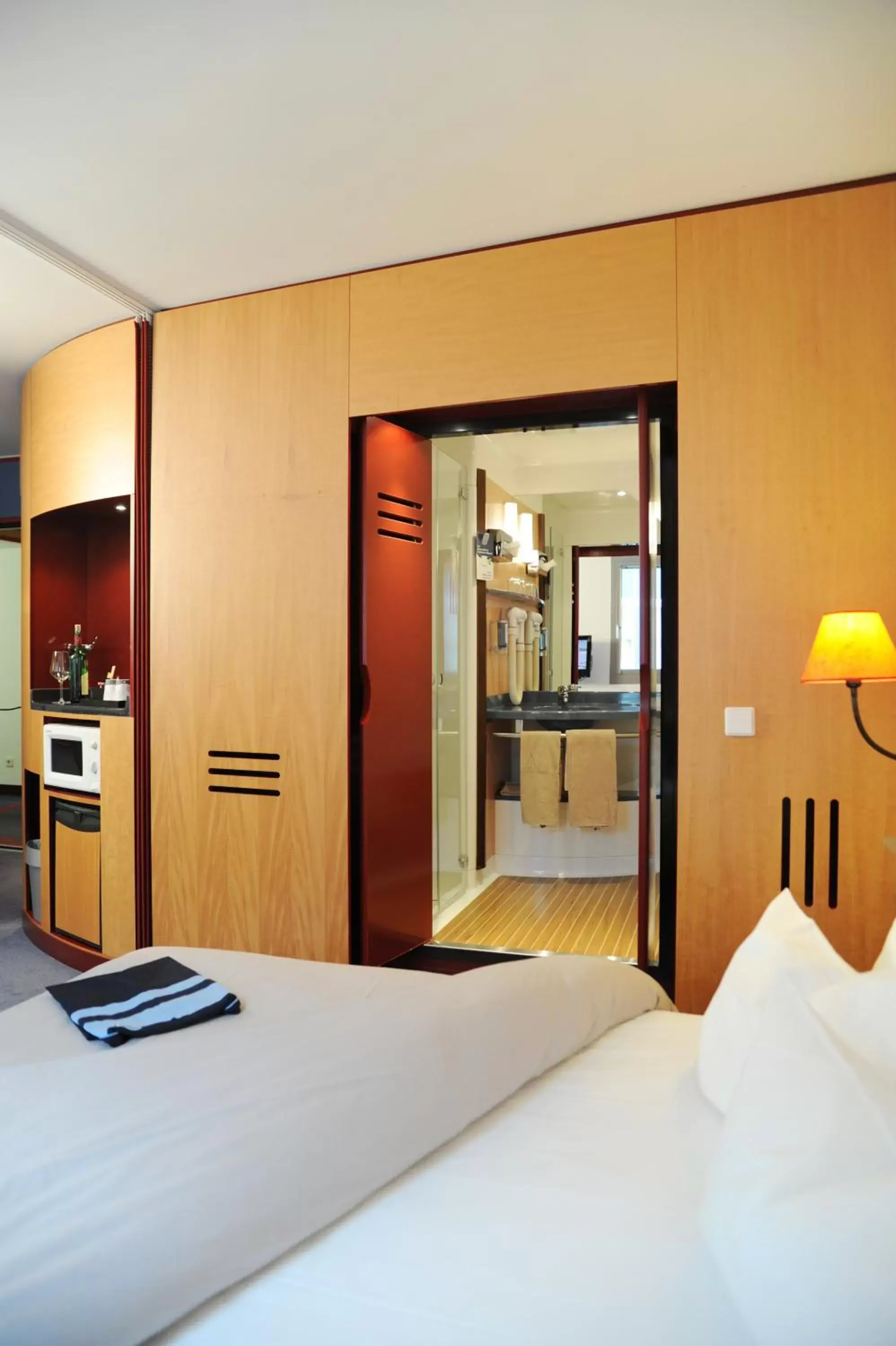 Bedroom in Novotel Suites Hannover
