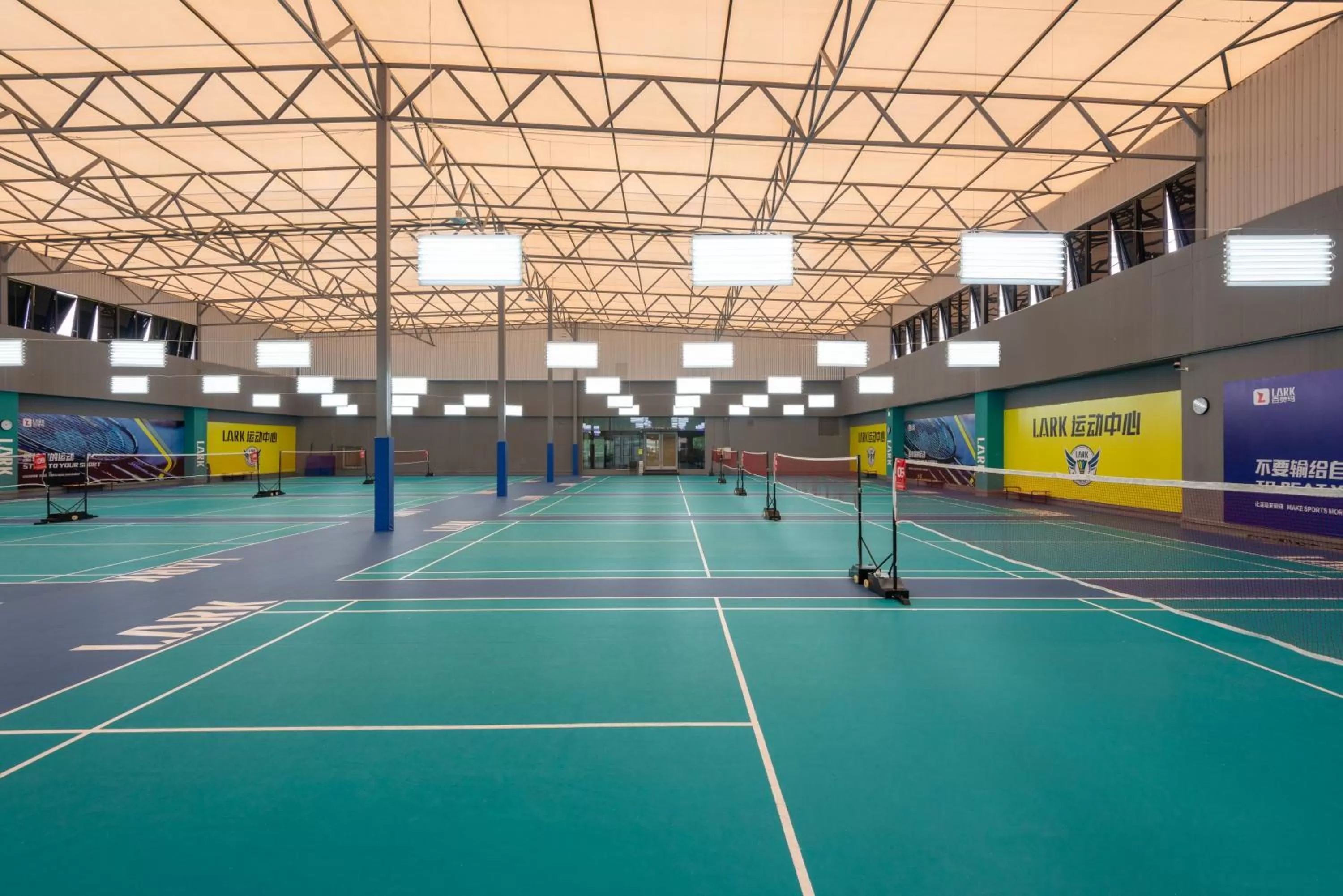 Lobby or reception in Holiday Inn Shanghai Pudong Kangqiao by IHG - Free shuttle bus to Disney land, Ins Swimming Pool