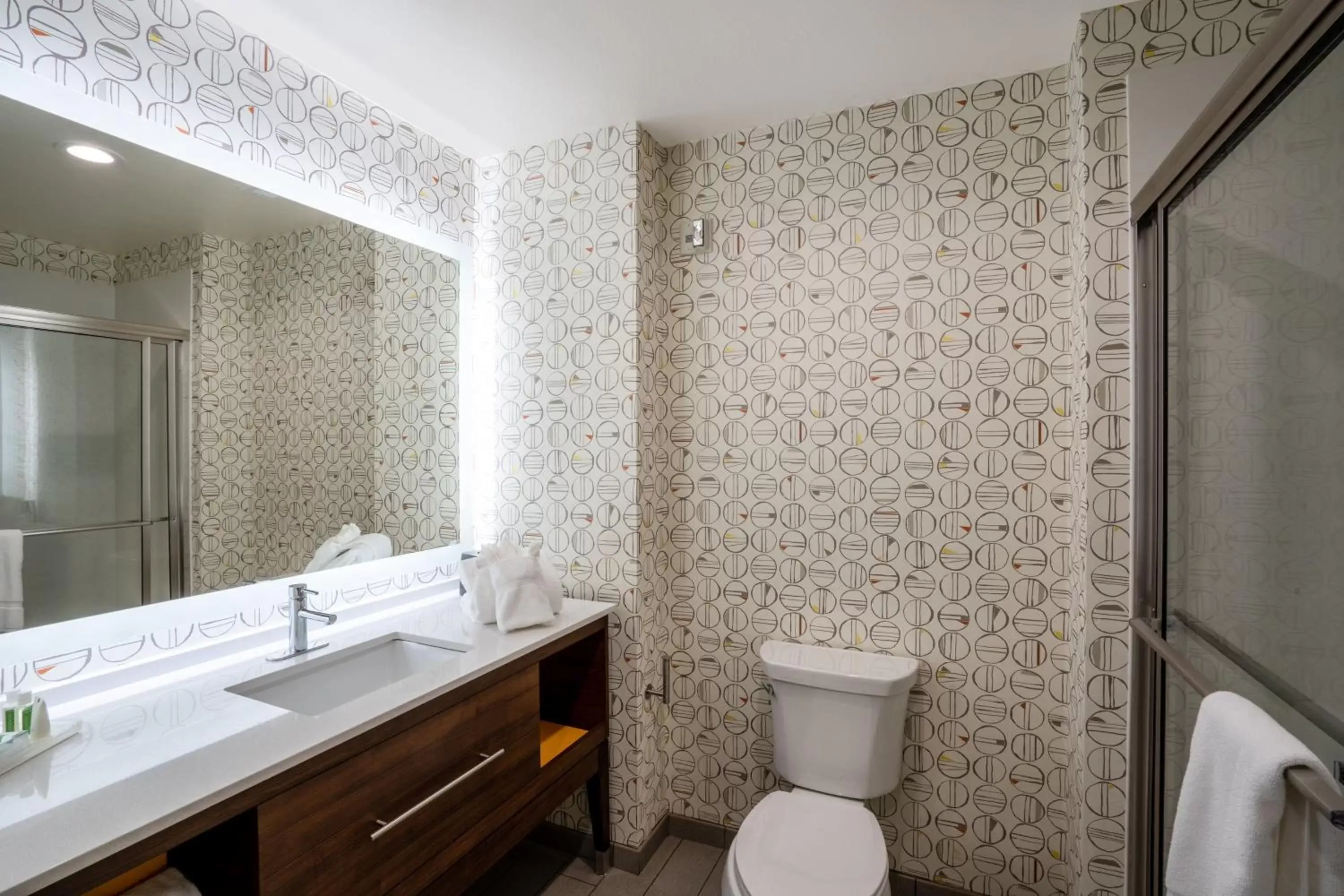 Bathroom in Holiday Inn & Suites Memphis Southeast-Germantown, an IHG Hotel