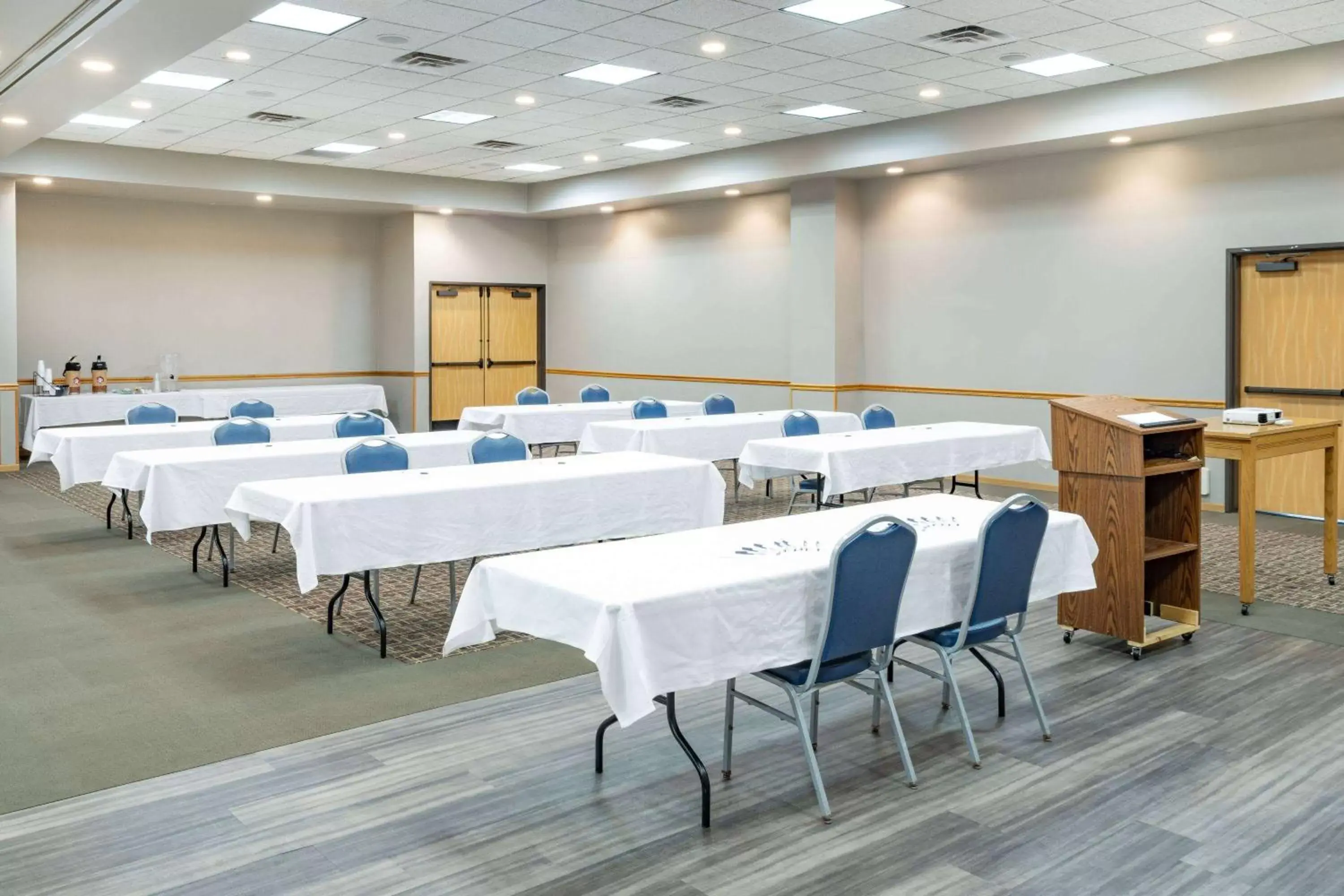 Meeting/conference room in AmericInn by Wyndham Aberdeen Event Center