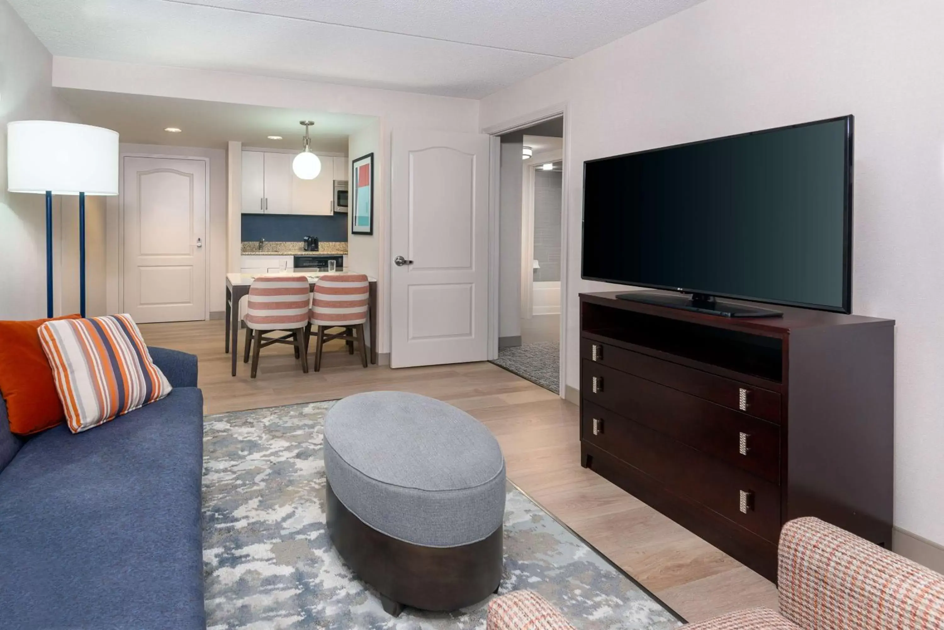 Living room, TV/Entertainment Center in Homewood Suites by Hilton Boston/Canton, MA