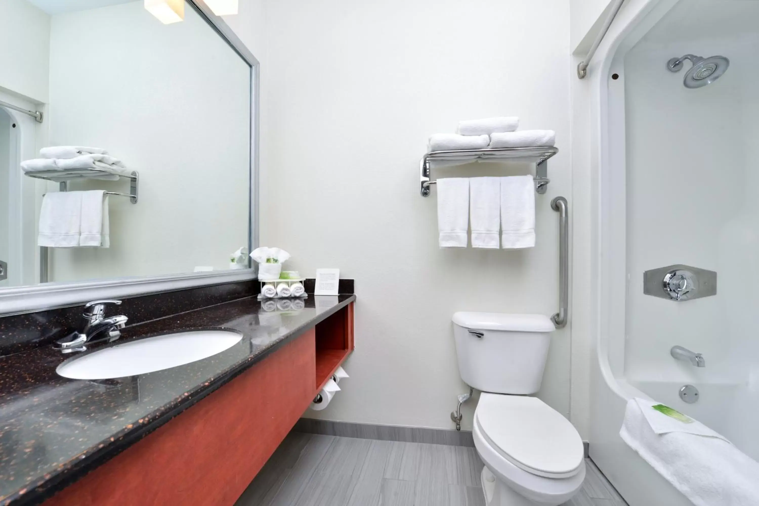 Bathroom in Best Western North Attleboro - Providence Beltway