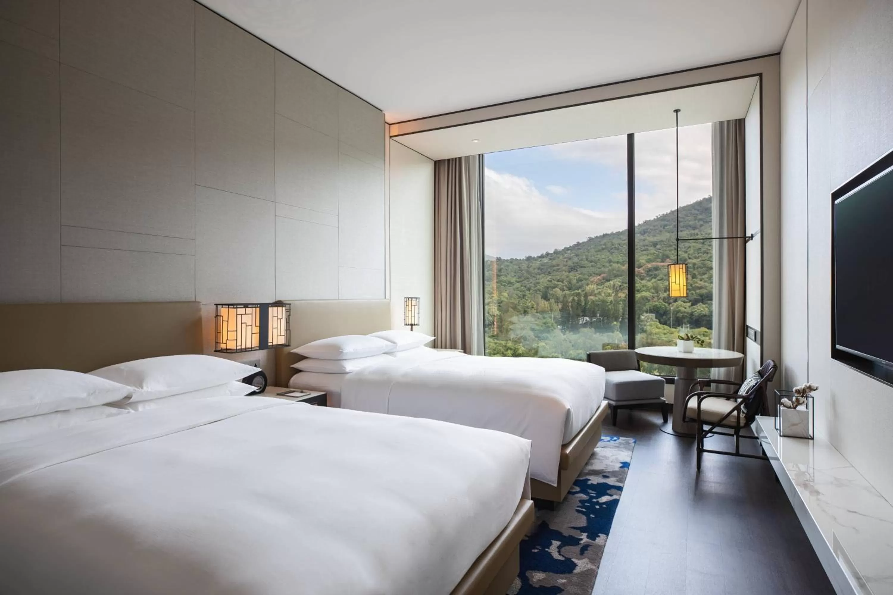 Premier Guest Room with Two Double Beds and Mountain View in Renaissance Taipei Shihlin Hotel