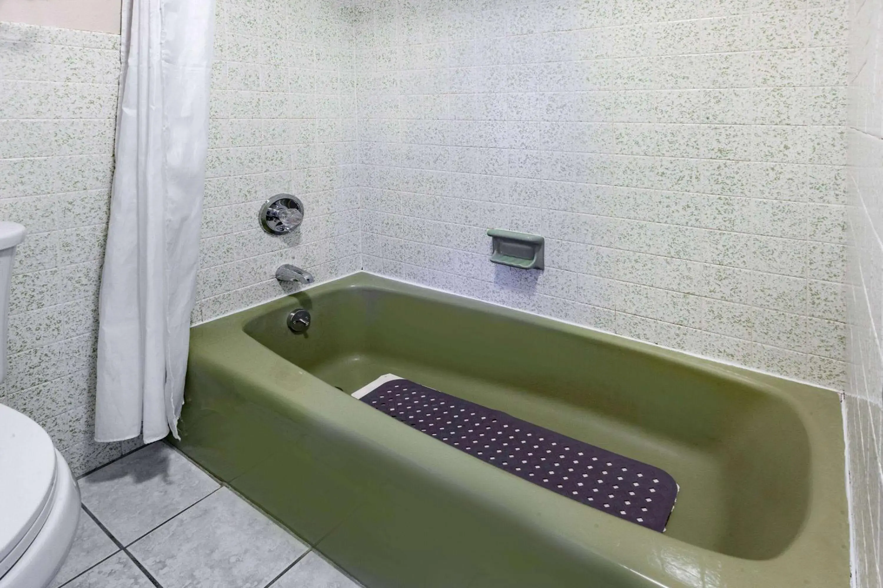 Shower, Bathroom in Days Inn & Suites by Wyndham St. Ignace Lakefront