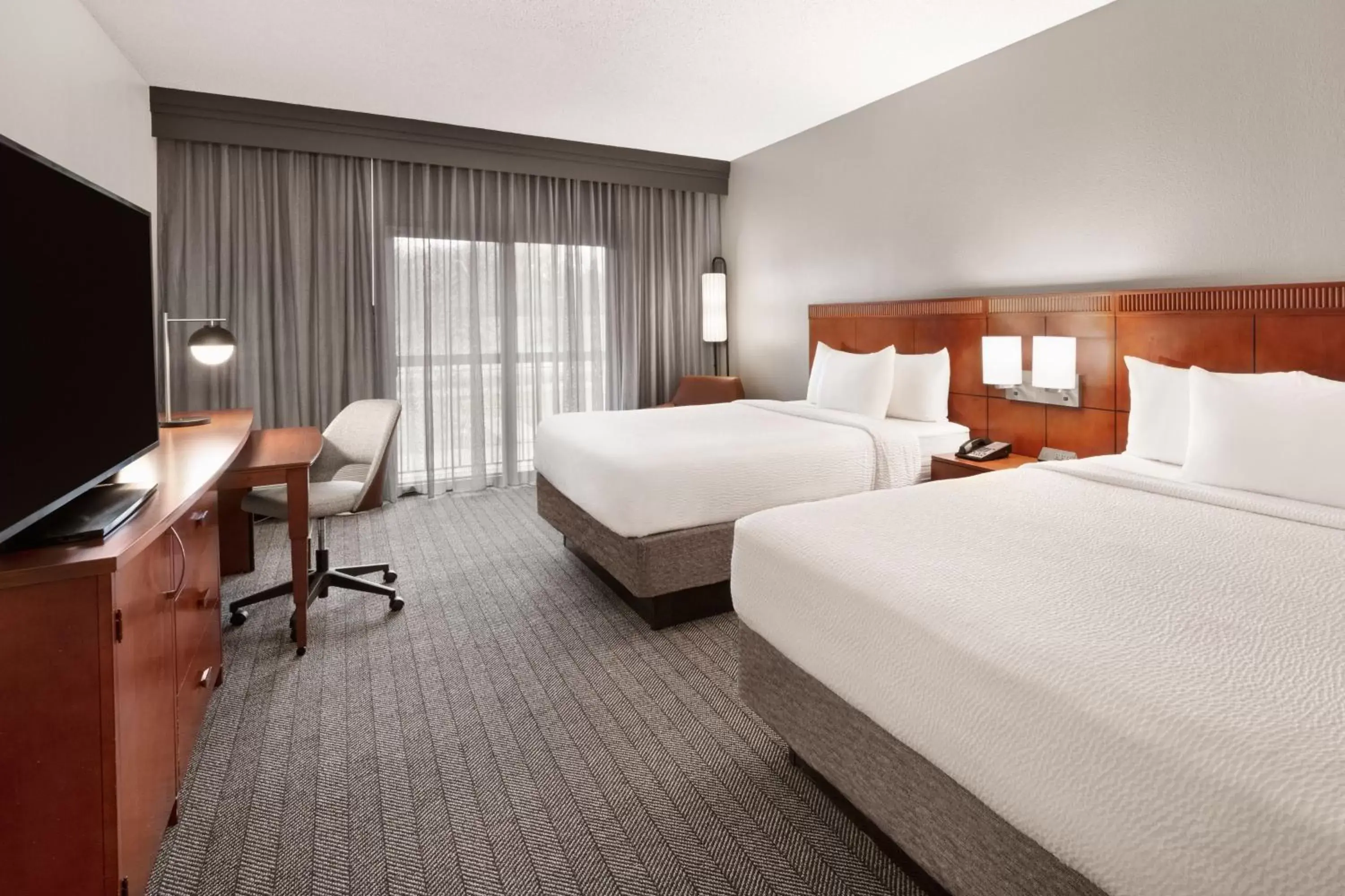 Photo of the whole room, Bed in Courtyard by Marriott Memphis Airport