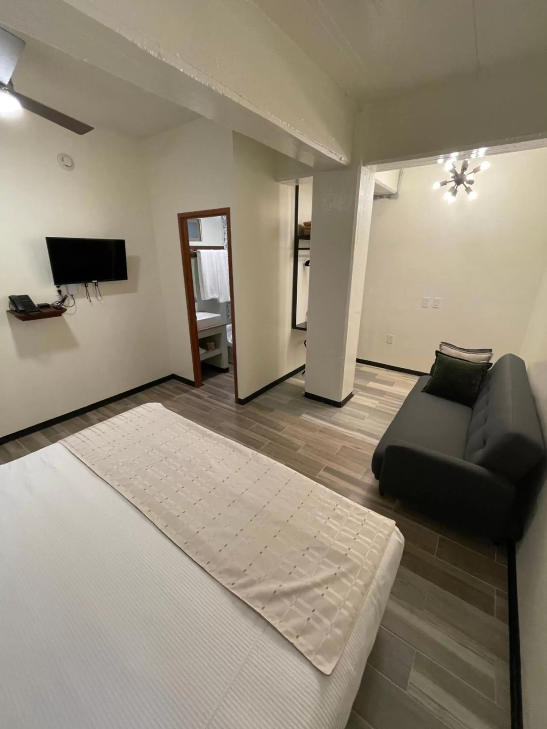 Bedroom, TV/Entertainment Center in Joint Coworking Hotel