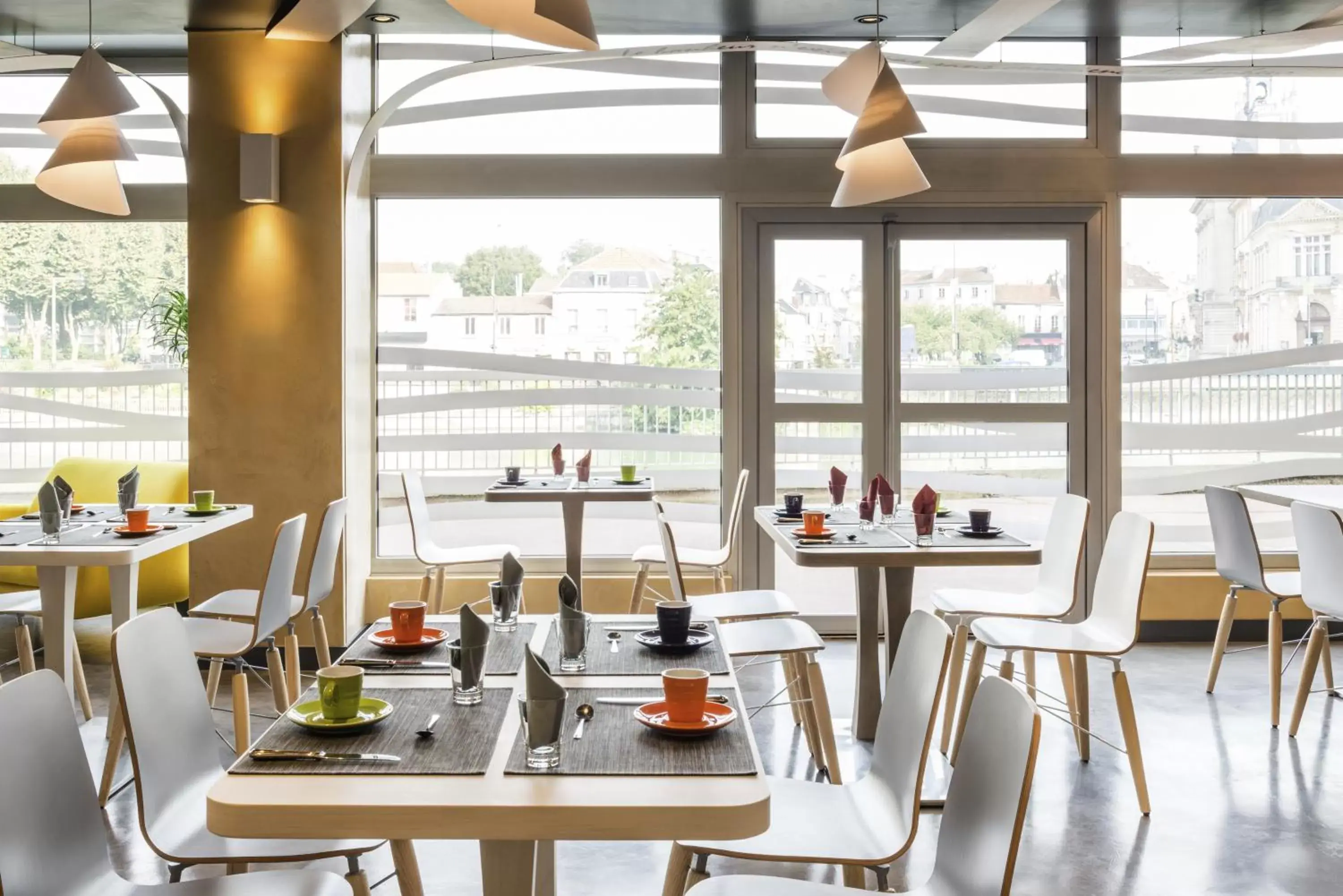 Restaurant/Places to Eat in ibis Styles Meaux Centre