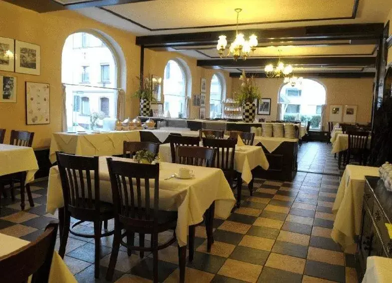 Breakfast, Restaurant/Places to Eat in Der Fuerstenhof