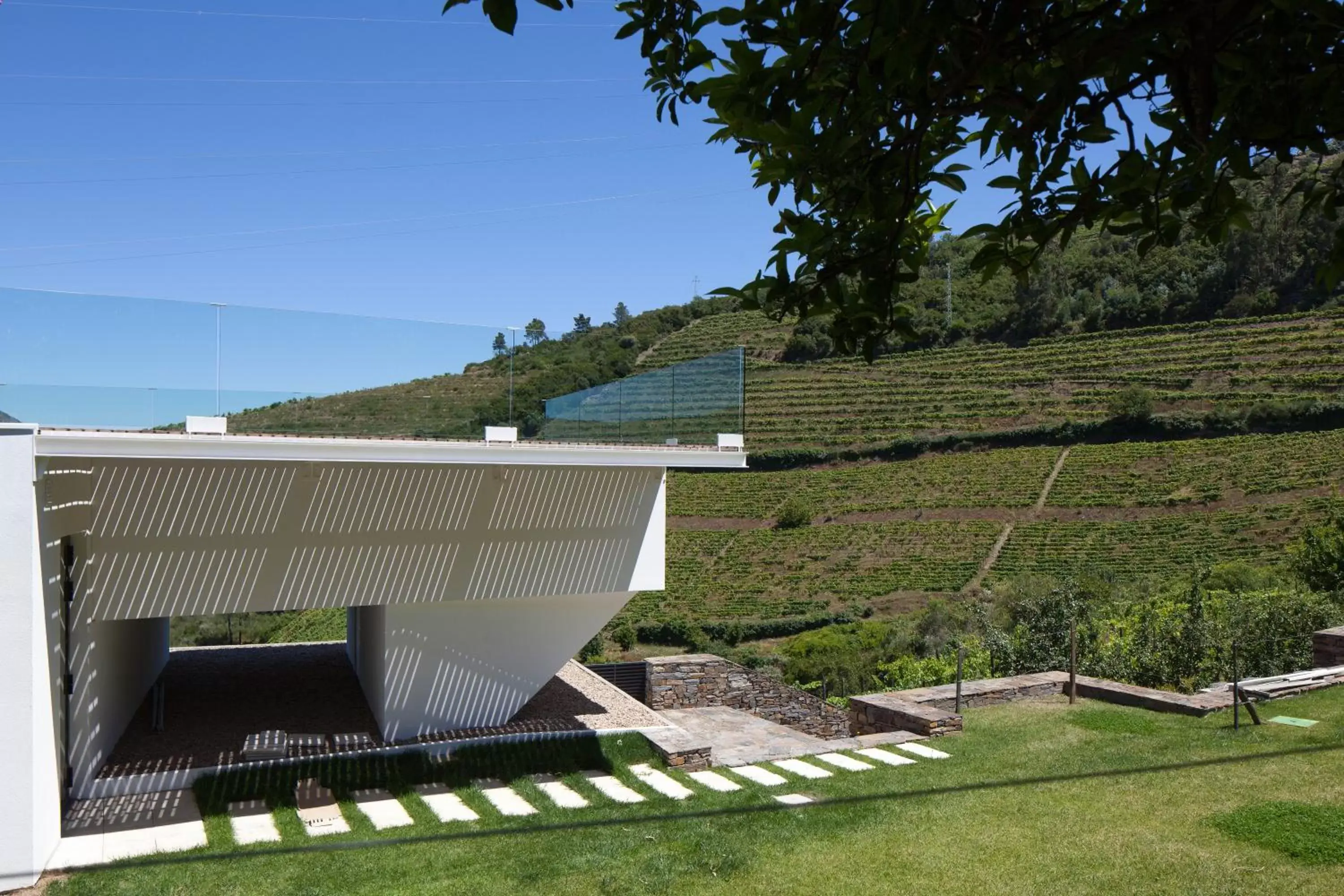 Facade/entrance in Quinta De Casaldronho Wine Hotel