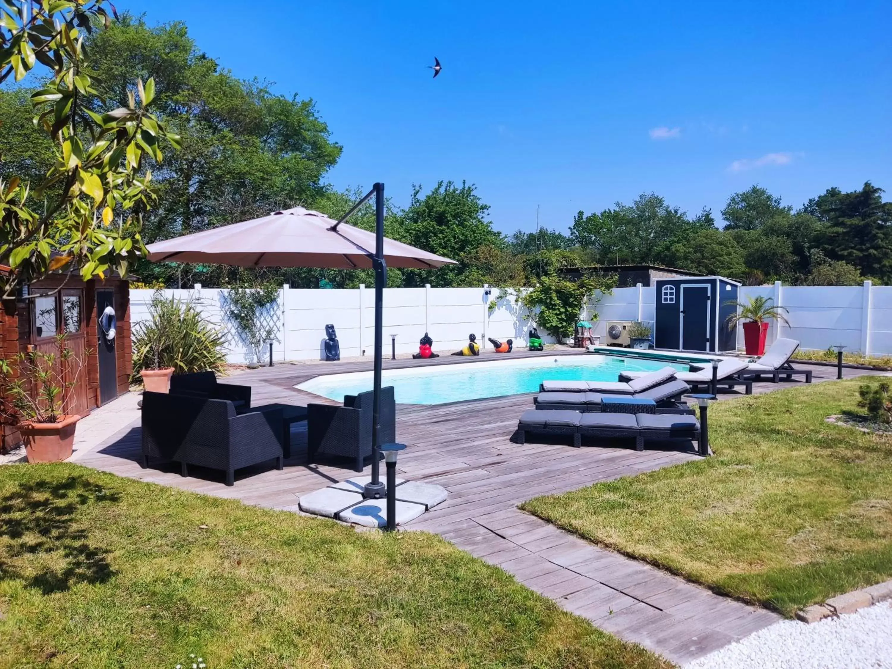 Swimming Pool in Chez Daniel & Catherine