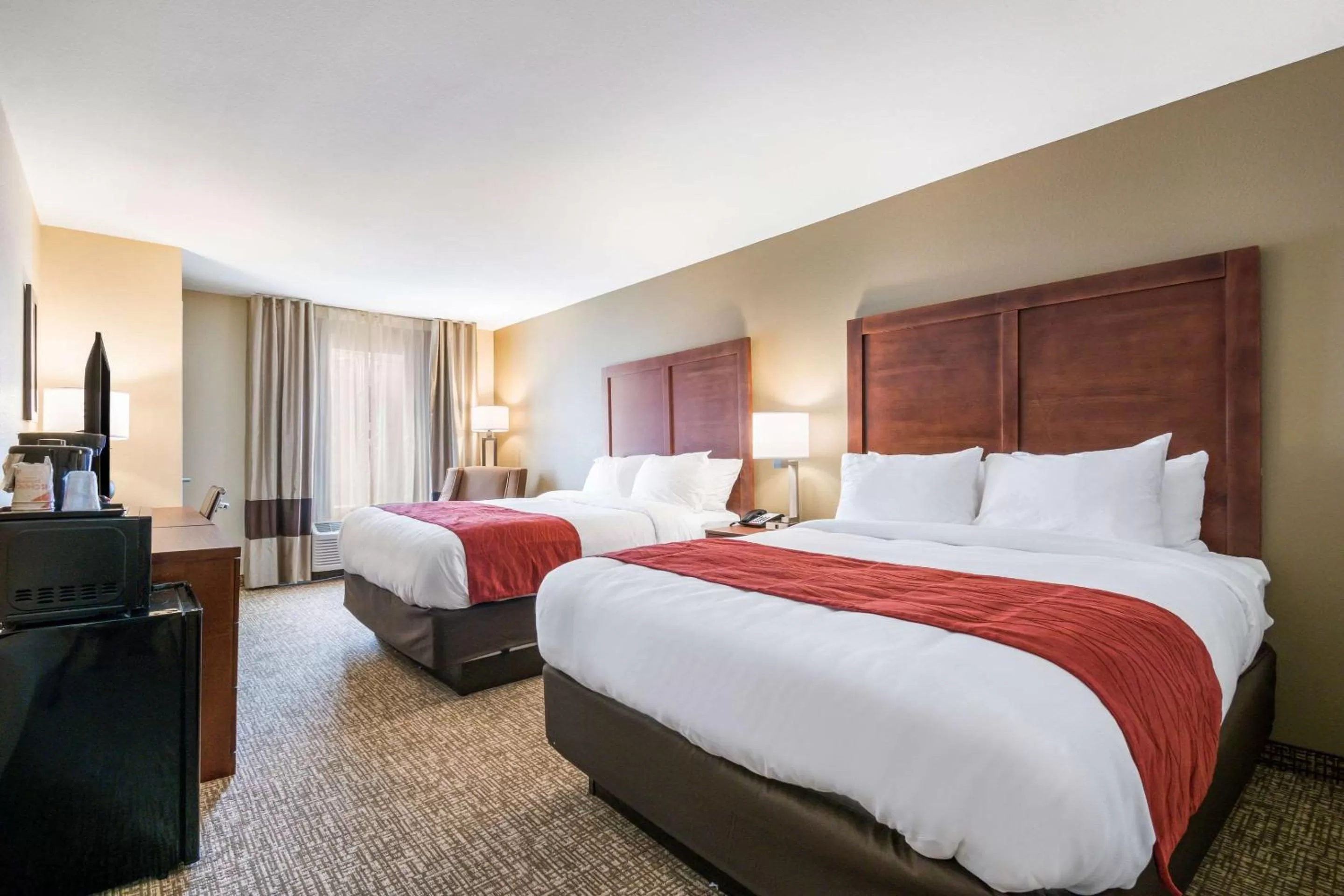 Photo of the whole room, Bed in Comfort Inn & Suites Harrisburg - Hershey West