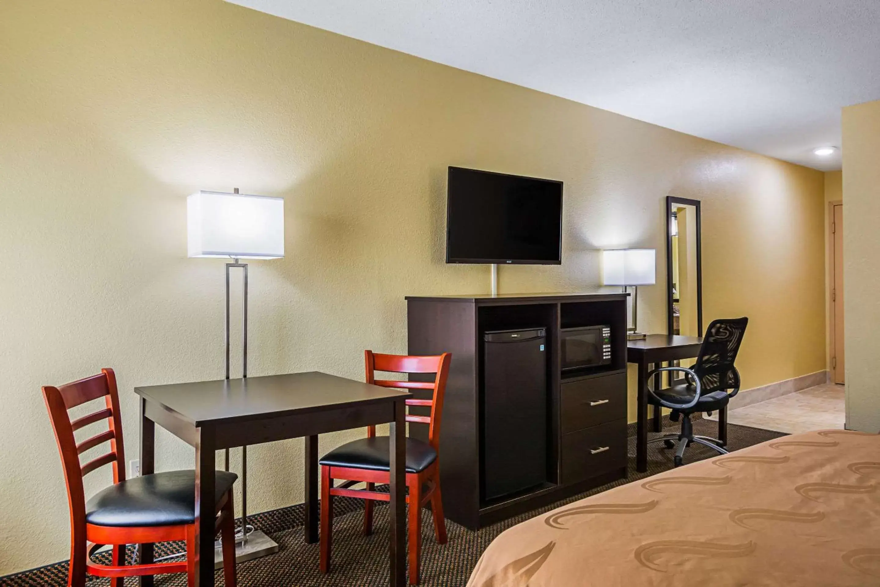 Photo of the whole room, TV/Entertainment Center in Quality Inn & Suites Greensburg I-74