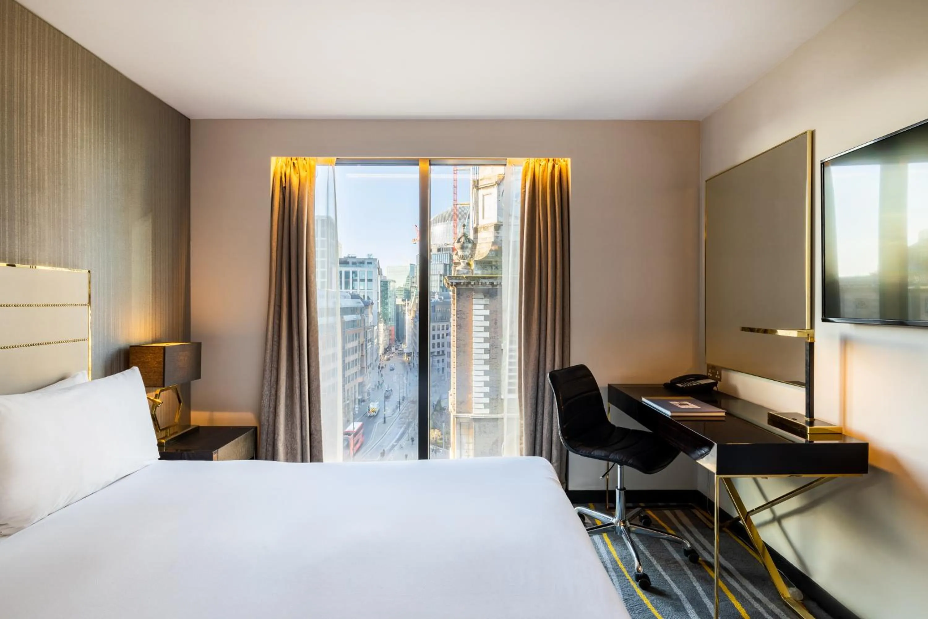 Bed in Hotel Saint London