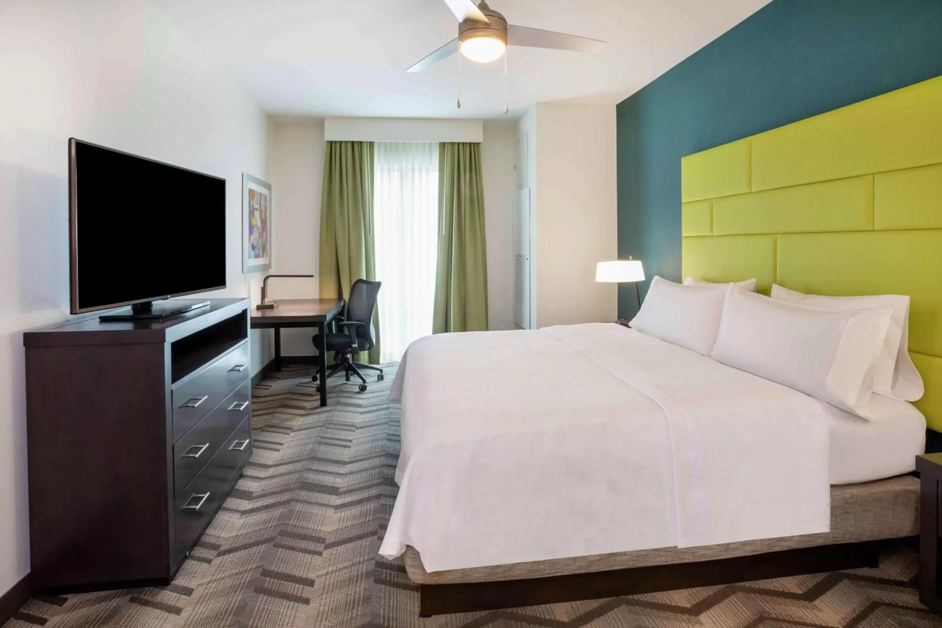 Bedroom, Bed in Homewood Suites By Hilton Edina Minneapolis