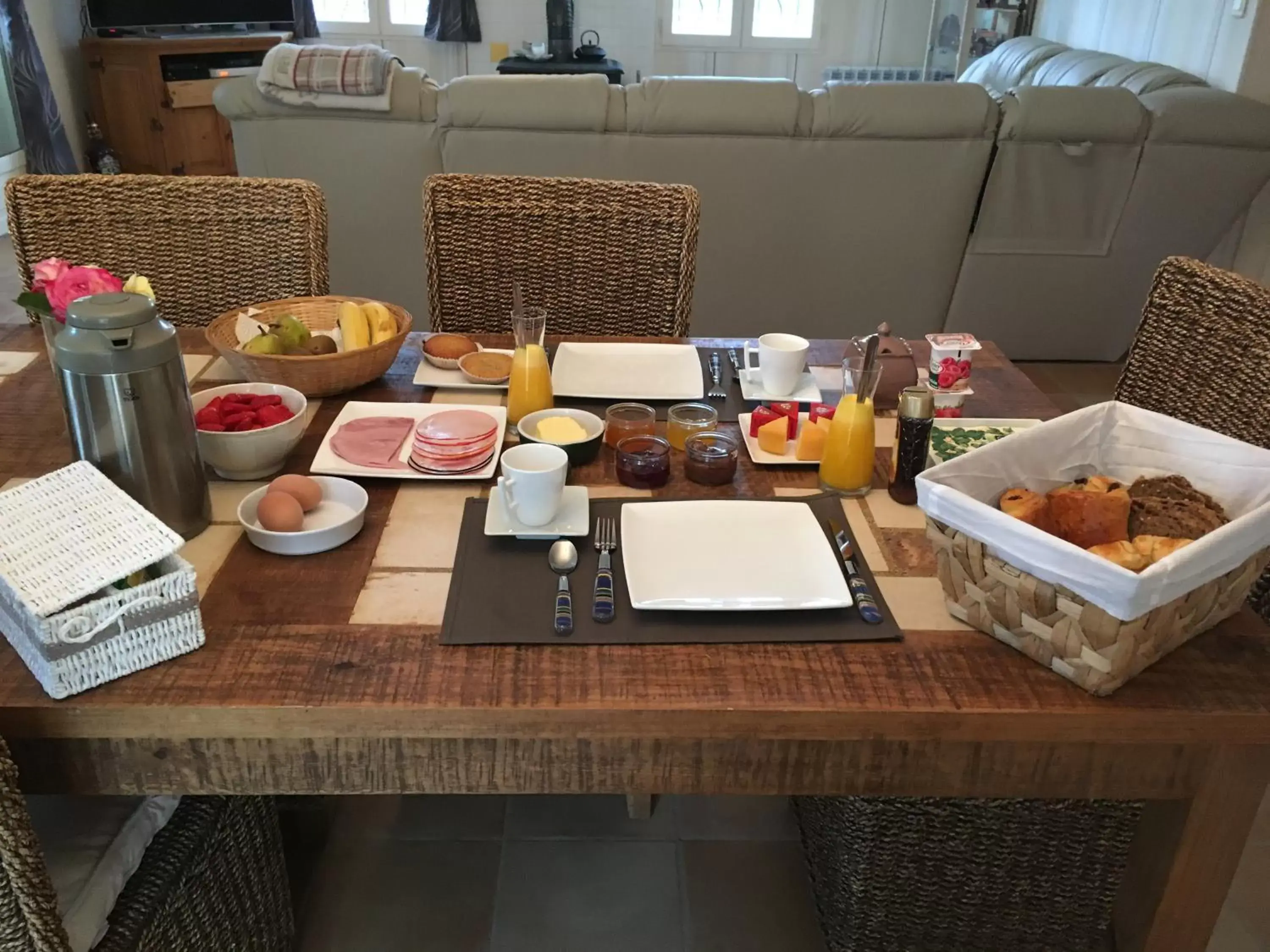 Continental breakfast in Maison des Vignes