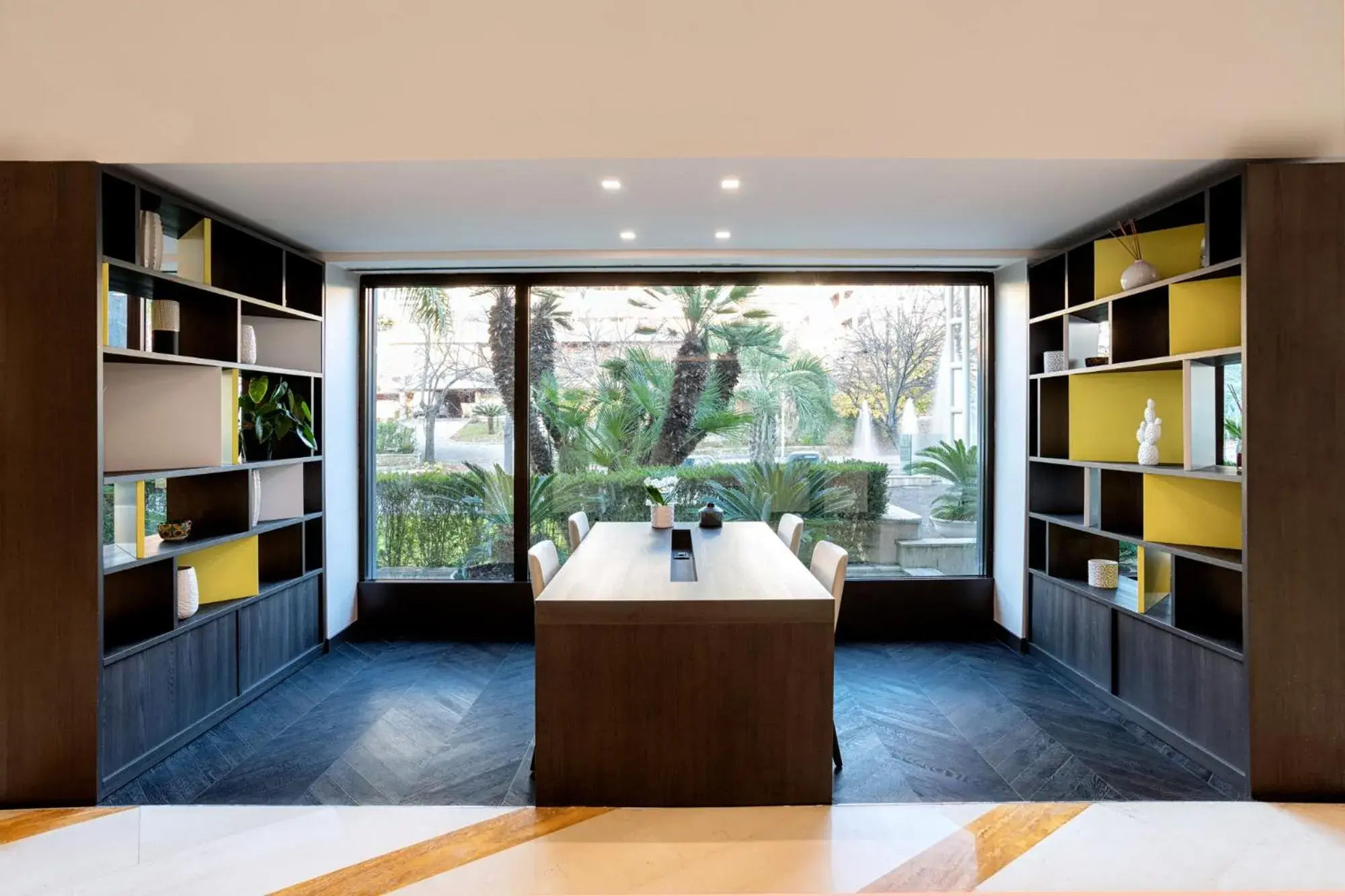 Lobby or reception in Mercure Roma West