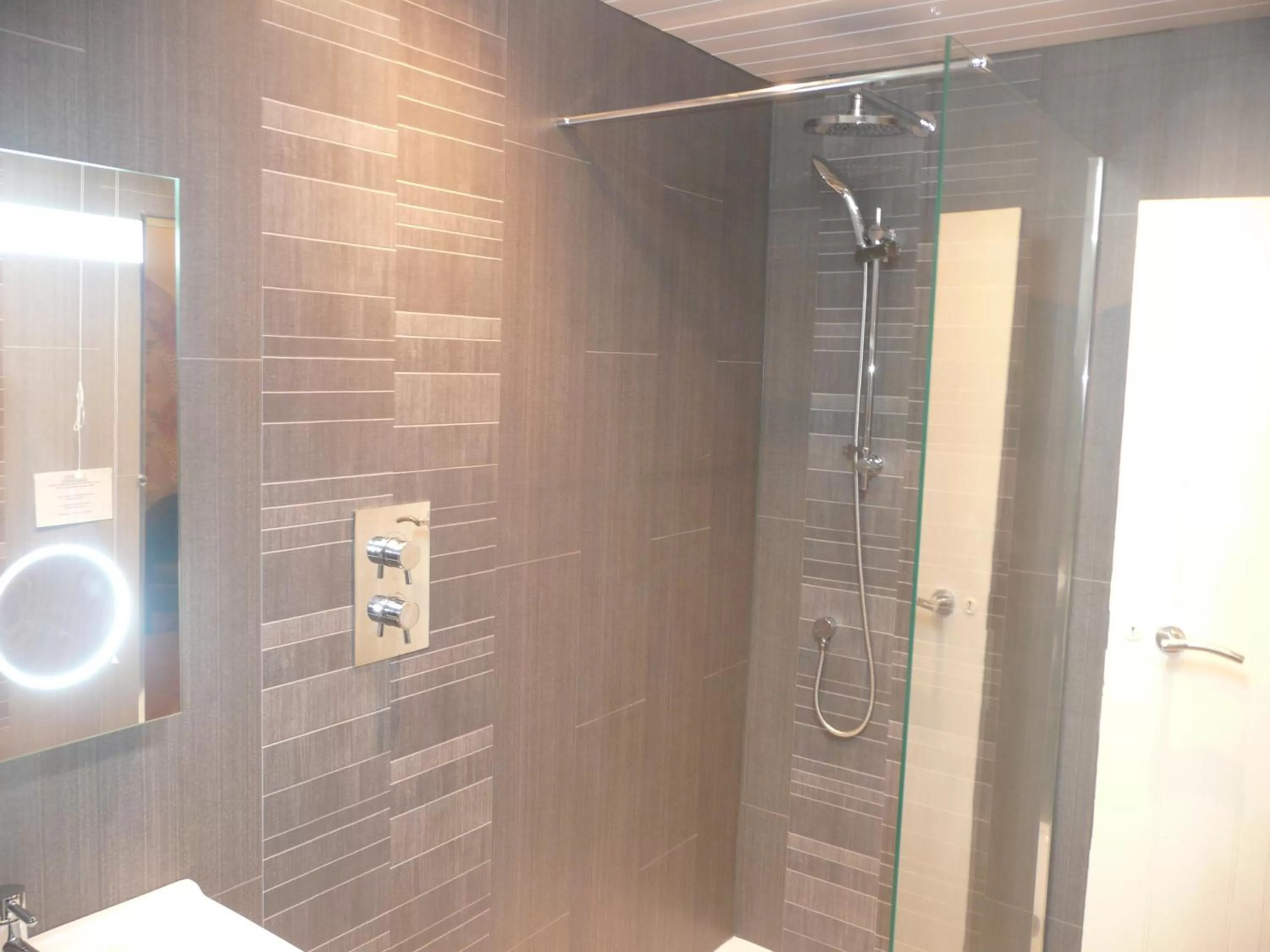 Shower in Noble Lands